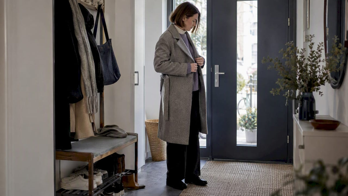 Frau im eleganten, winterlichen Lagenlook