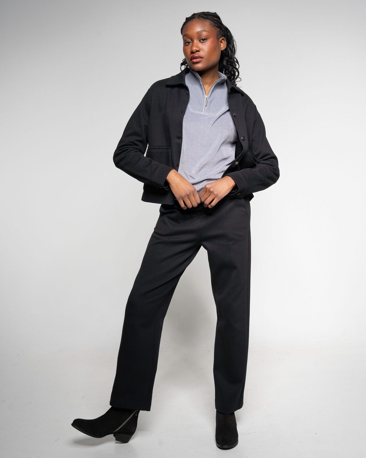 Gabardine Hose in Raven – Ansicht von hinten myloook #farbe_raven