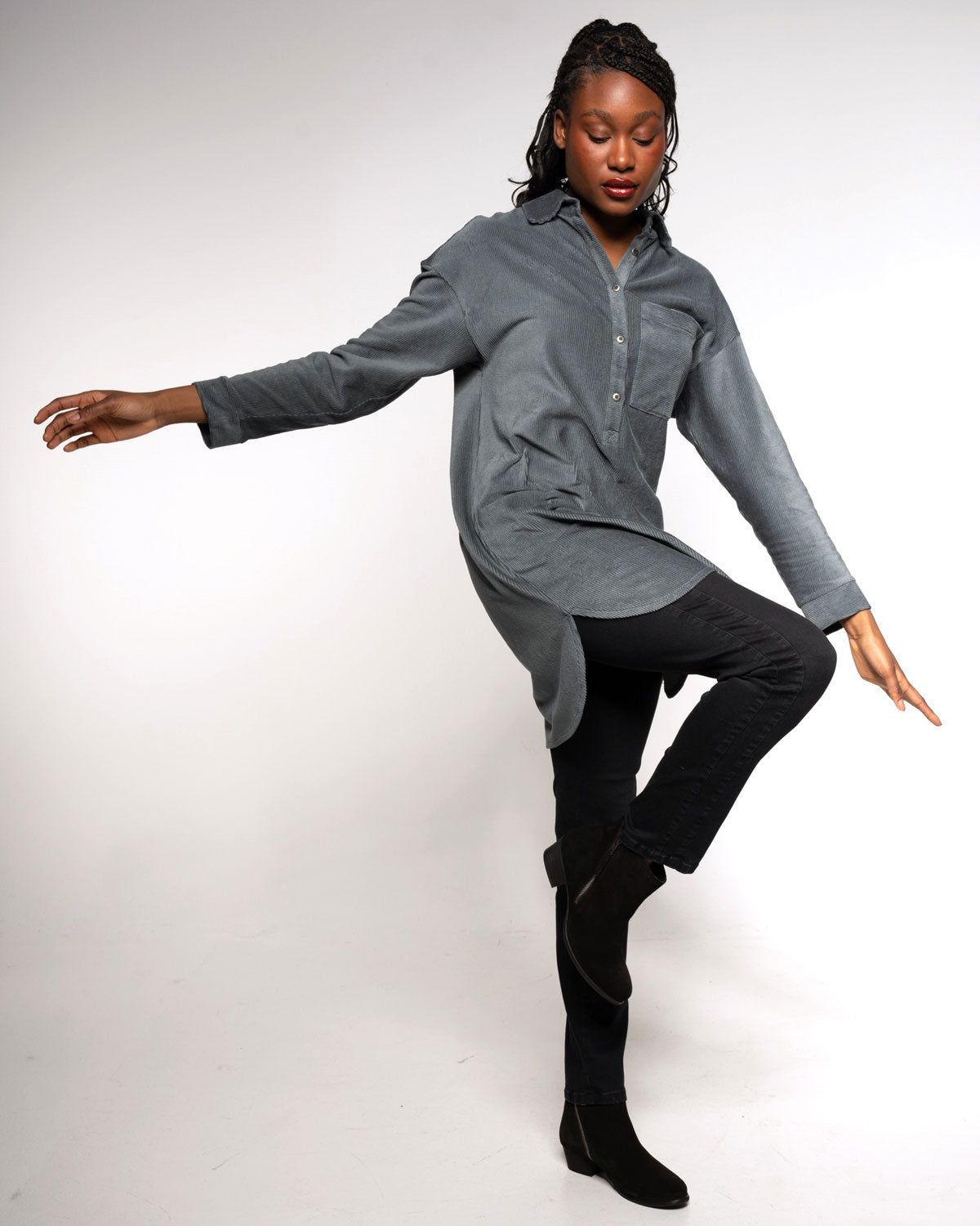 Corduroy Jumper in Thymian – Detailansicht Verarbeitung #farbe_thymian