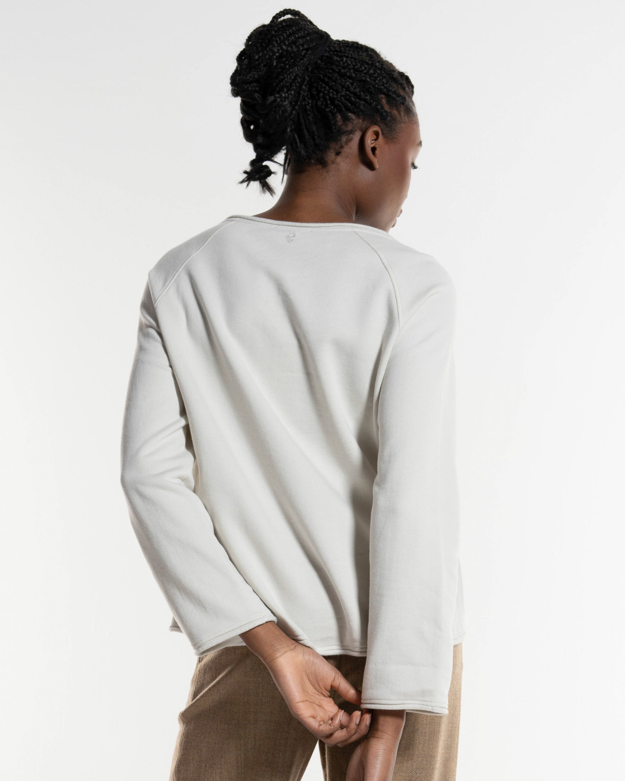 Cosy Sweat – Rückansicht in Ecru #farbe_ecru