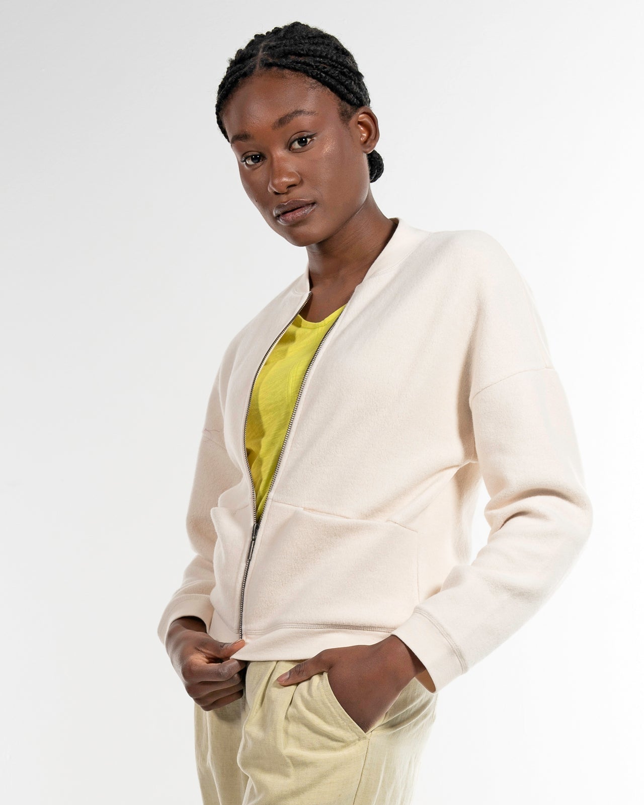 Teddyjacke in Auster – Vorderansicht #farbe_auster