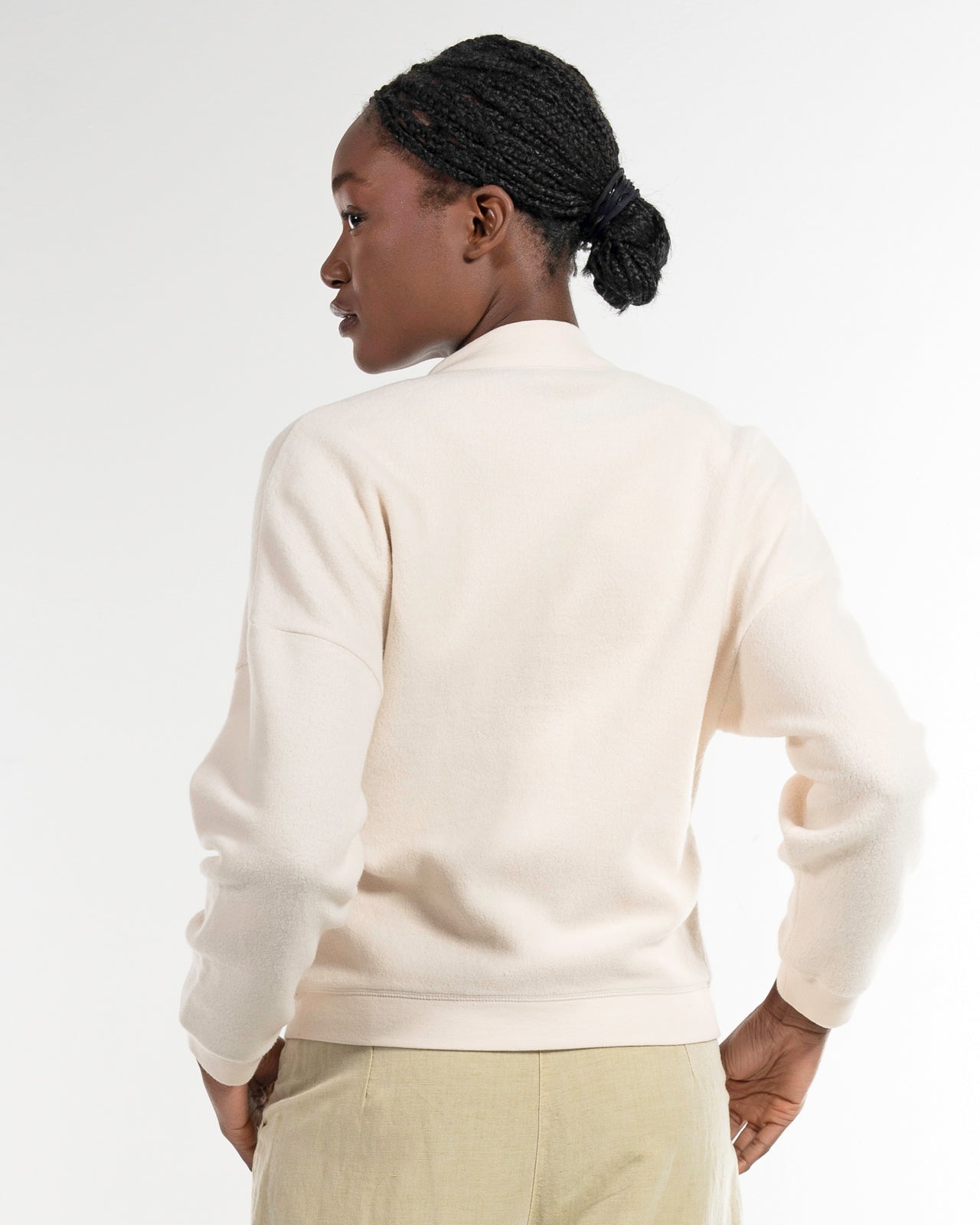 Teddyjacke in Auster – Detailansicht Stoff #farbe_auster