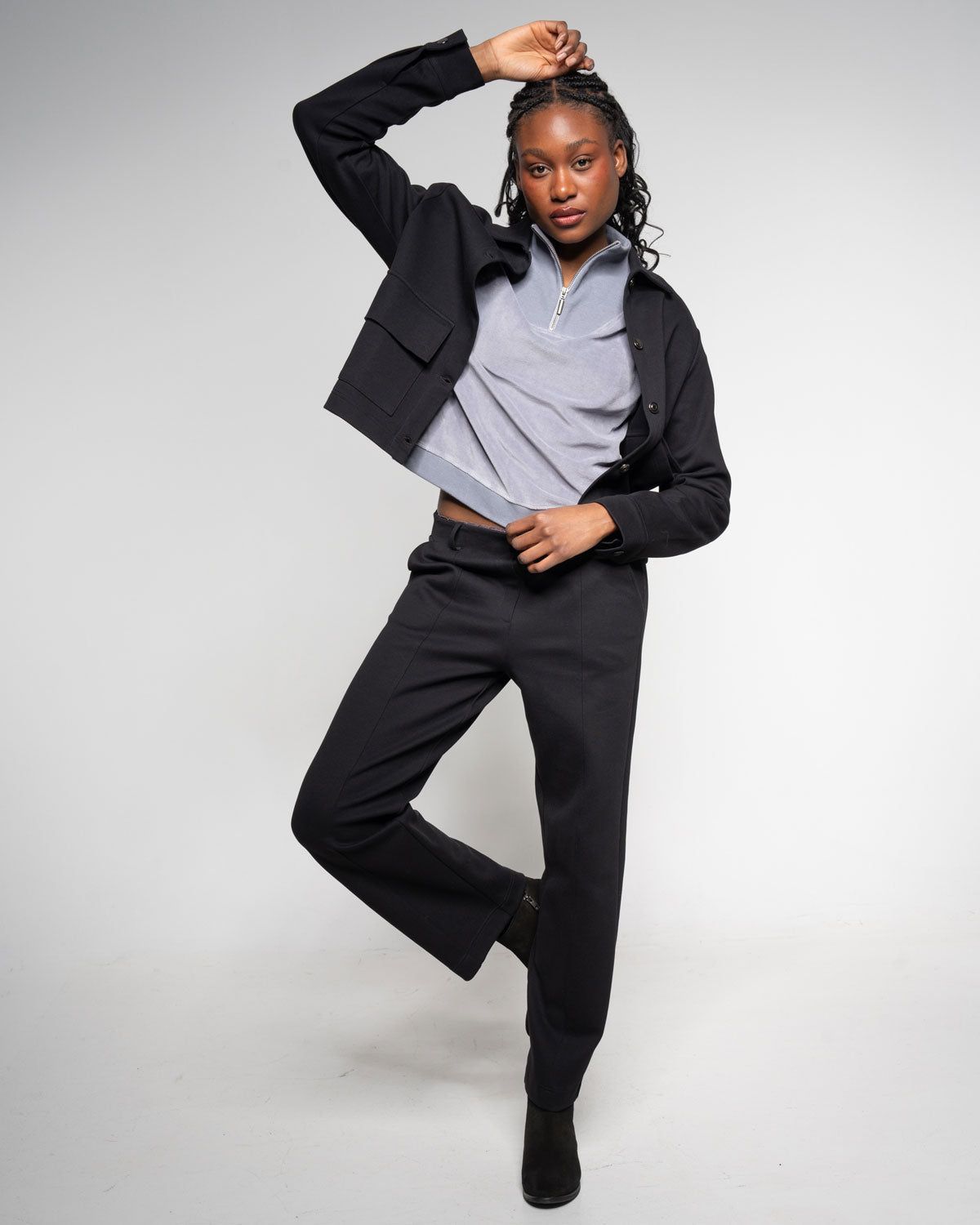 Gabardine Jacke in Raven – Styling-Ansicht #farbe_raven