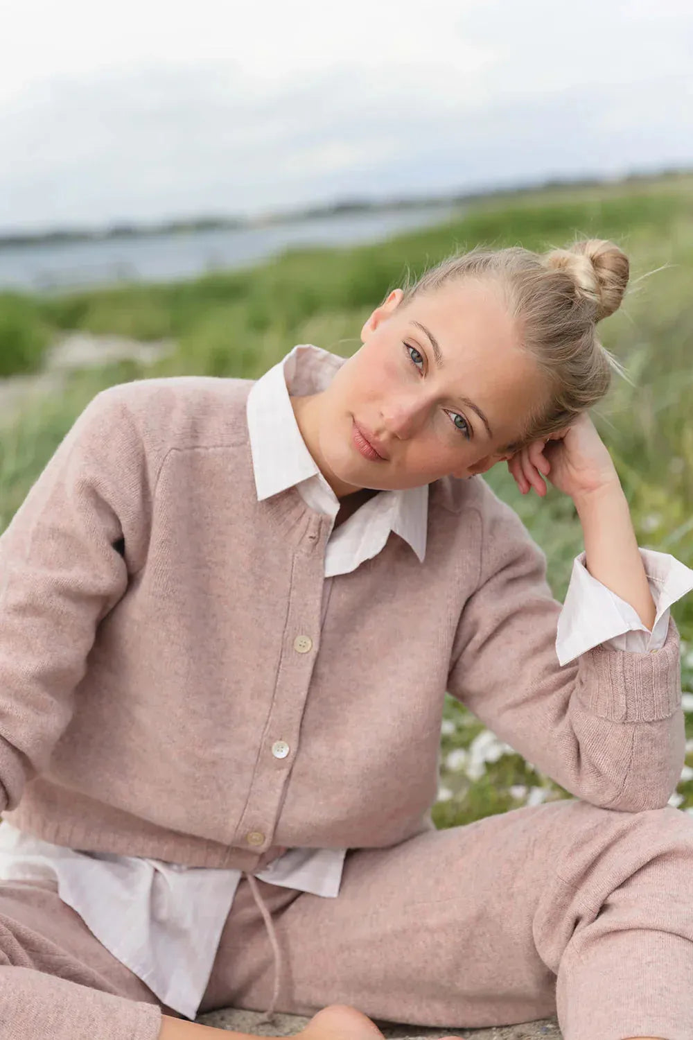 Feinstrick Cardigan in Altrosa – Produktfoto #farbe_Altrosa
