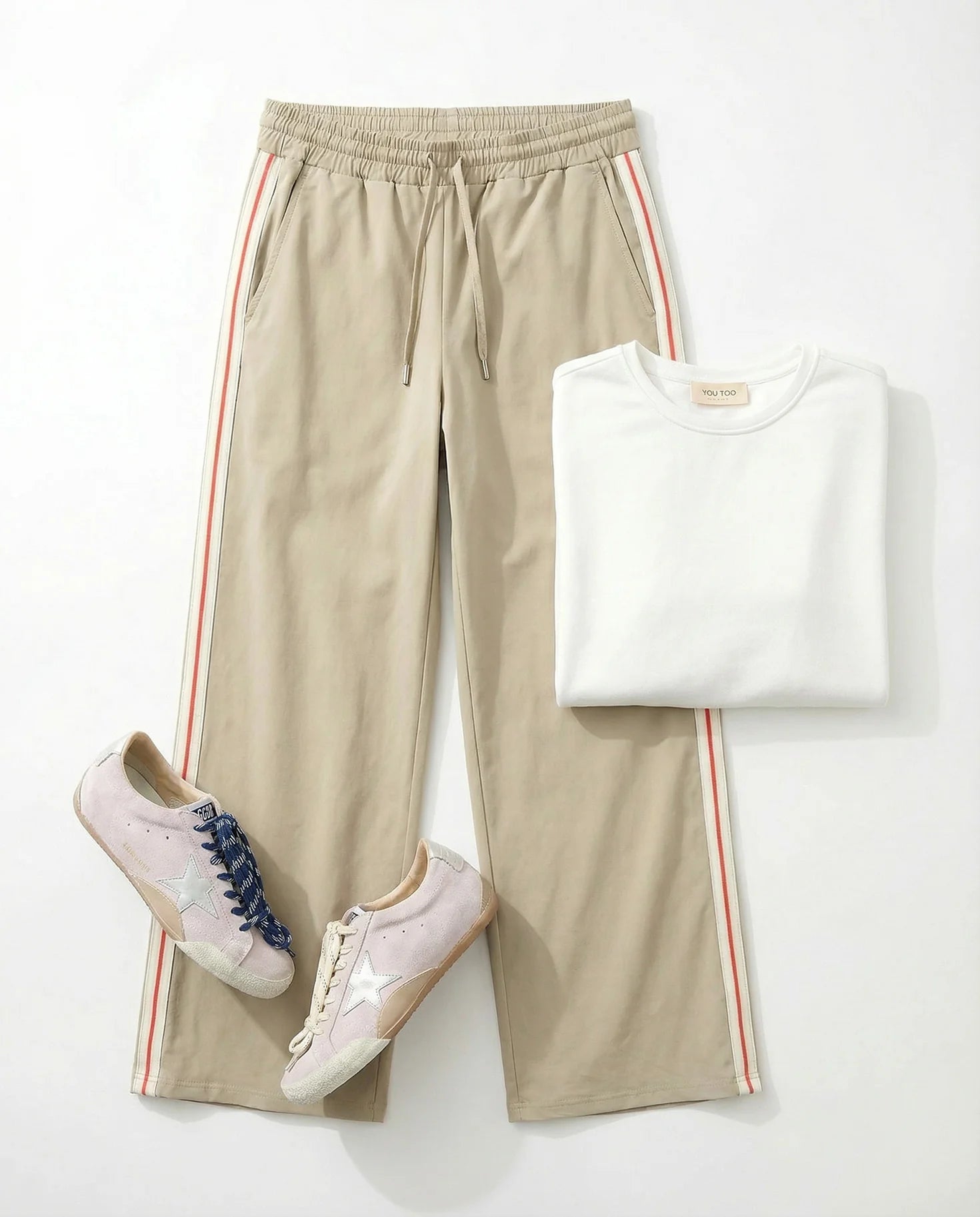 Produktbild Jogginghose beige Frontansicht und weißes Shirt #farbe_fossil