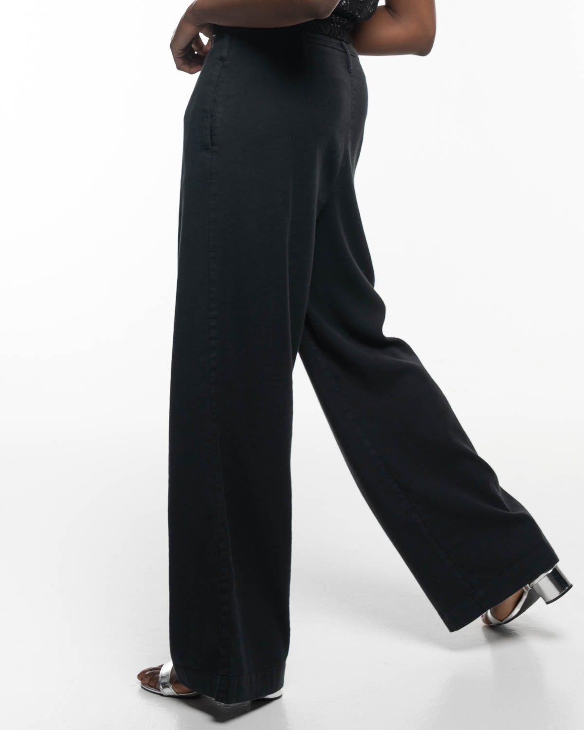 Cot-Lin Straight – Detailansicht Stoff in Raven #farbe_raven