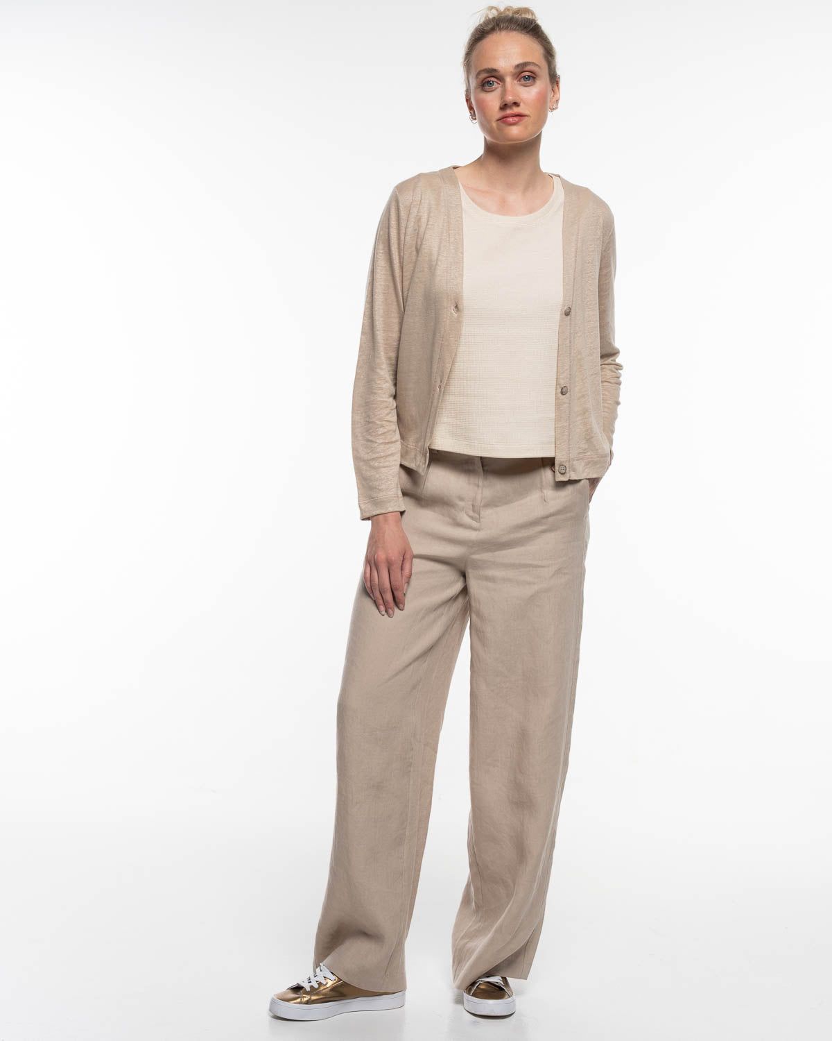 Marlene Hose Leinen – Ansicht von hinten in Humus #farbe_Humus