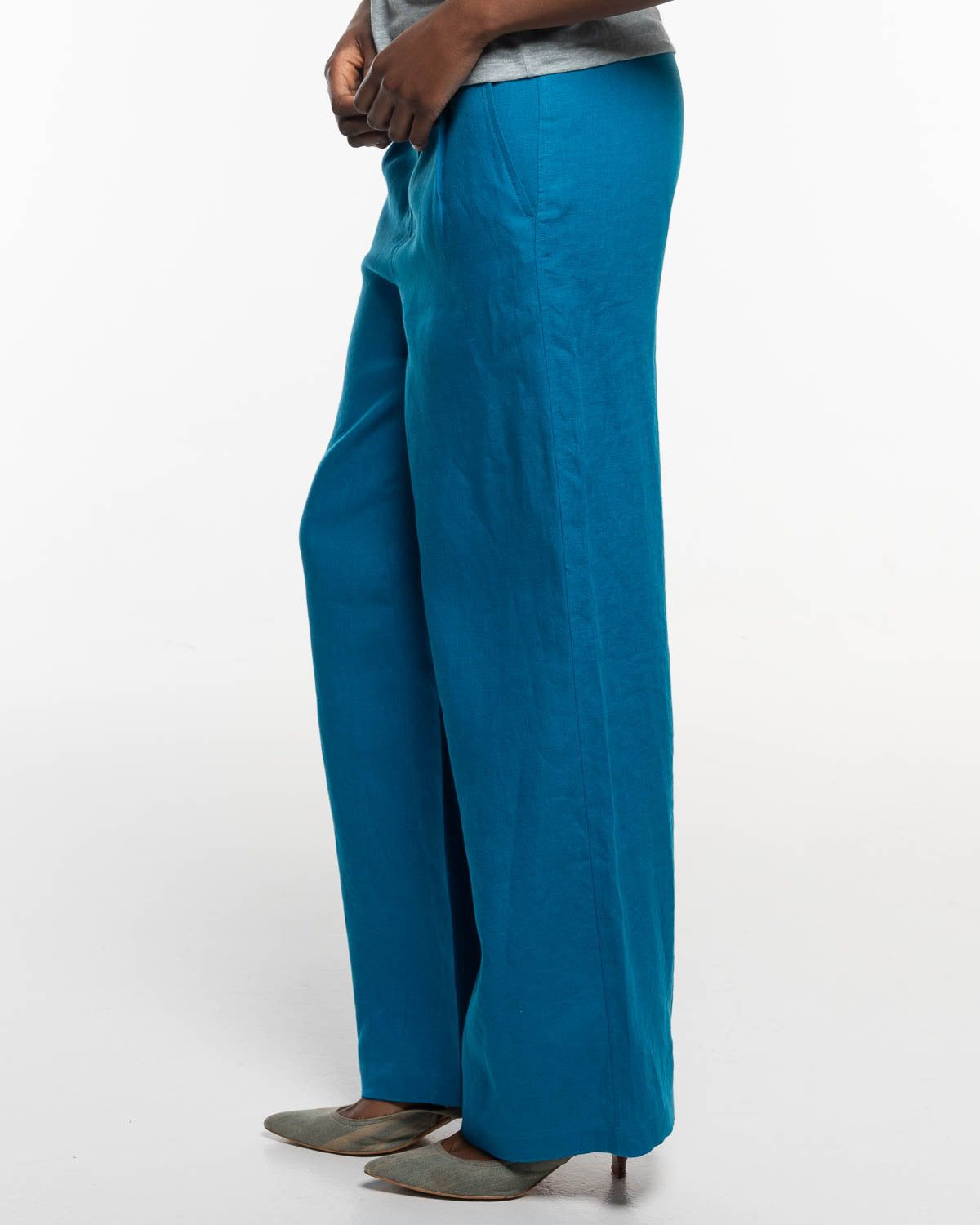 Marlene Hose Leinen in Orient Blue – Detailansicht Verarbeitung #farbe_Orient Blue