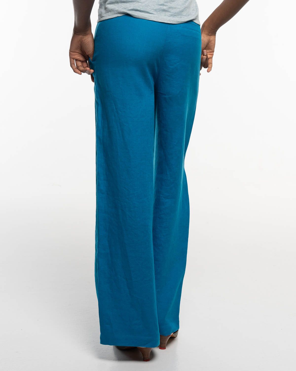 Marlene Hose Leinen – Vorderansicht in Orient Blue #farbe_Orient Blue