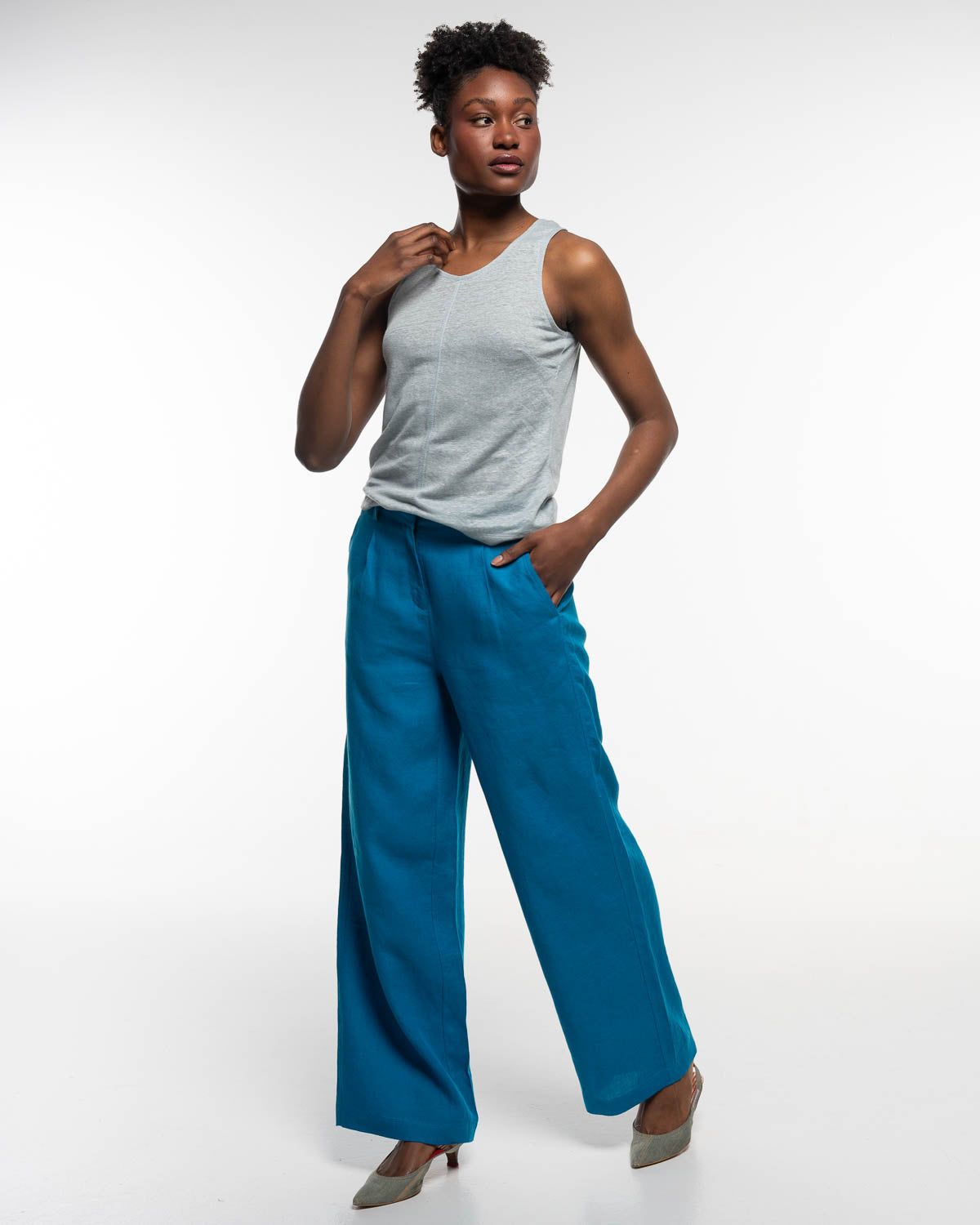 Marlene Hose Leinen in Orient Blue – Produktfoto #farbe_Orient Blue