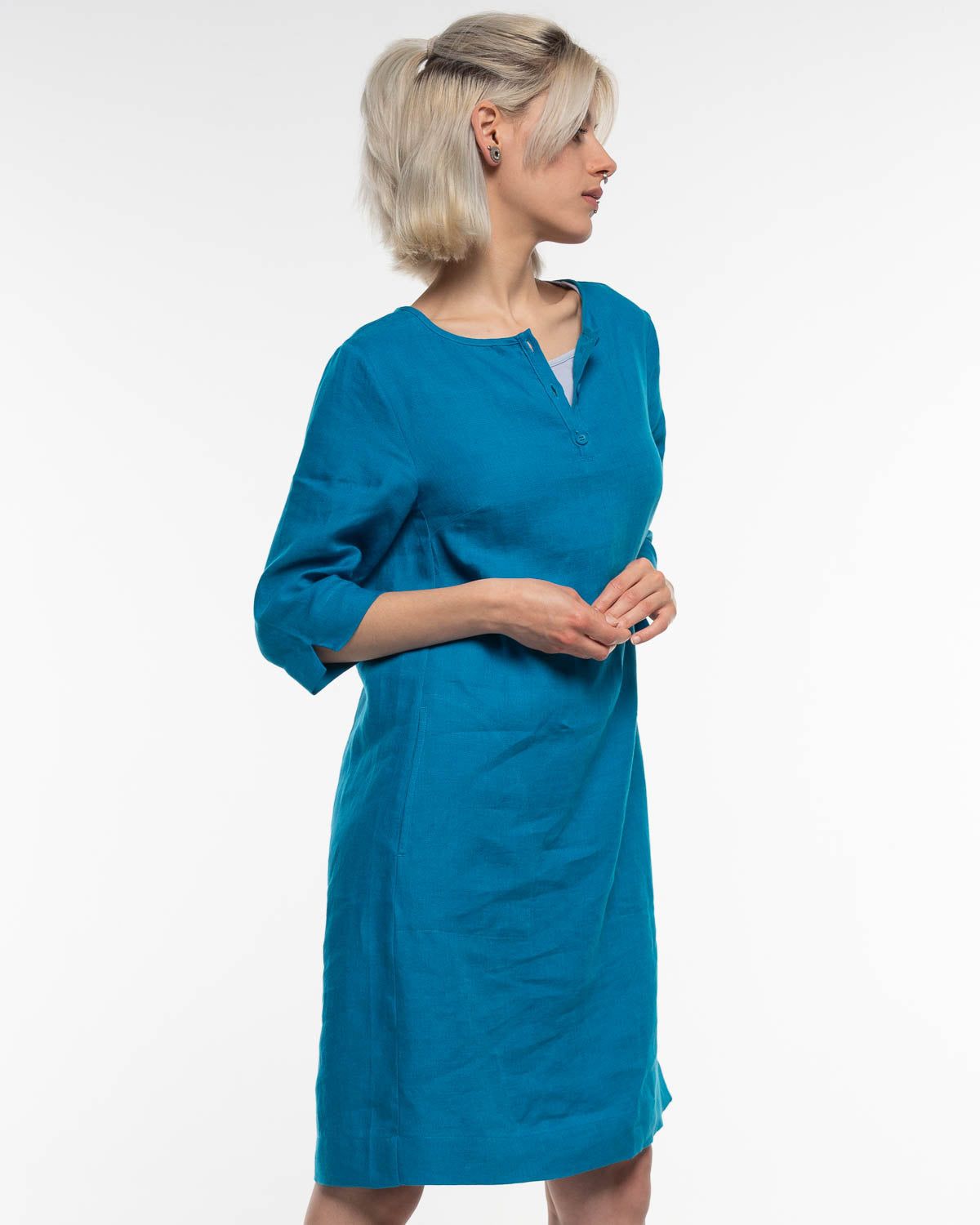 Leinen Kleid – Ansicht von vorne in Orient Blue #farbe_orient blue