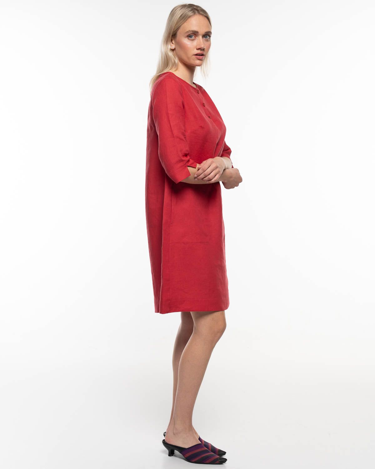 Leinen Kleid in Granat – Rückansicht myloook #farbe_granat