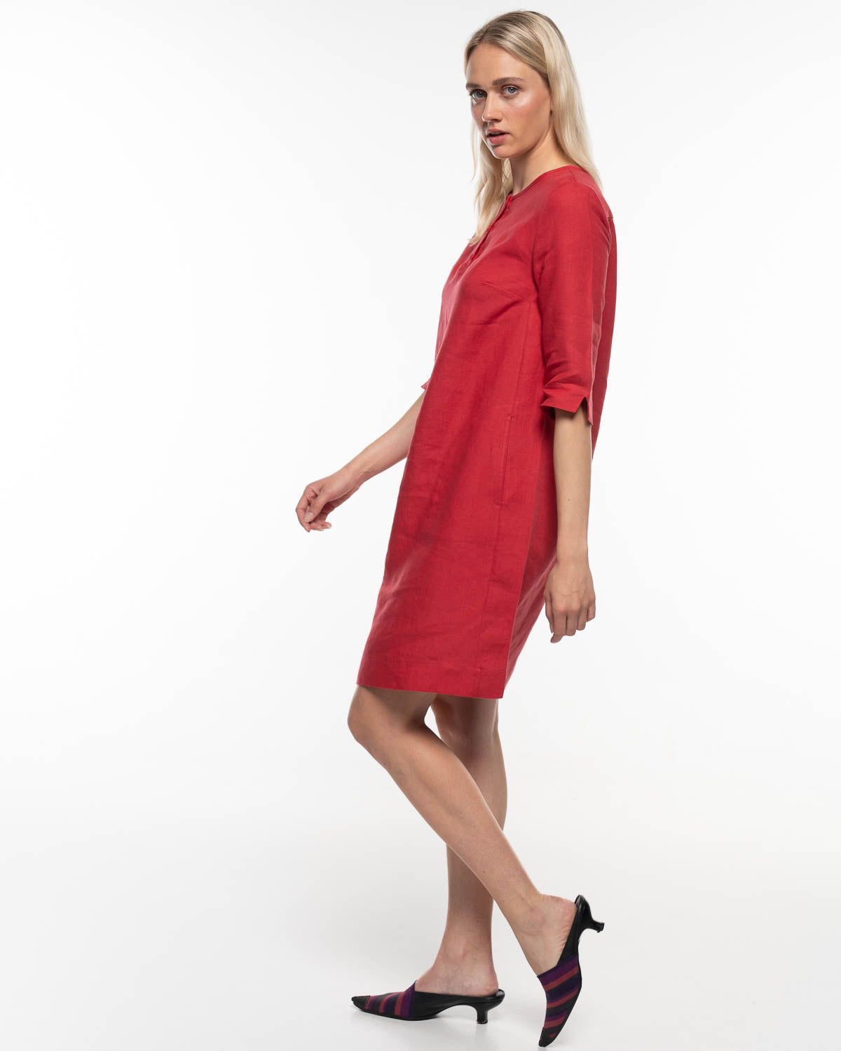 Leinen Kleid in Granat – Rückseite #farbe_granat