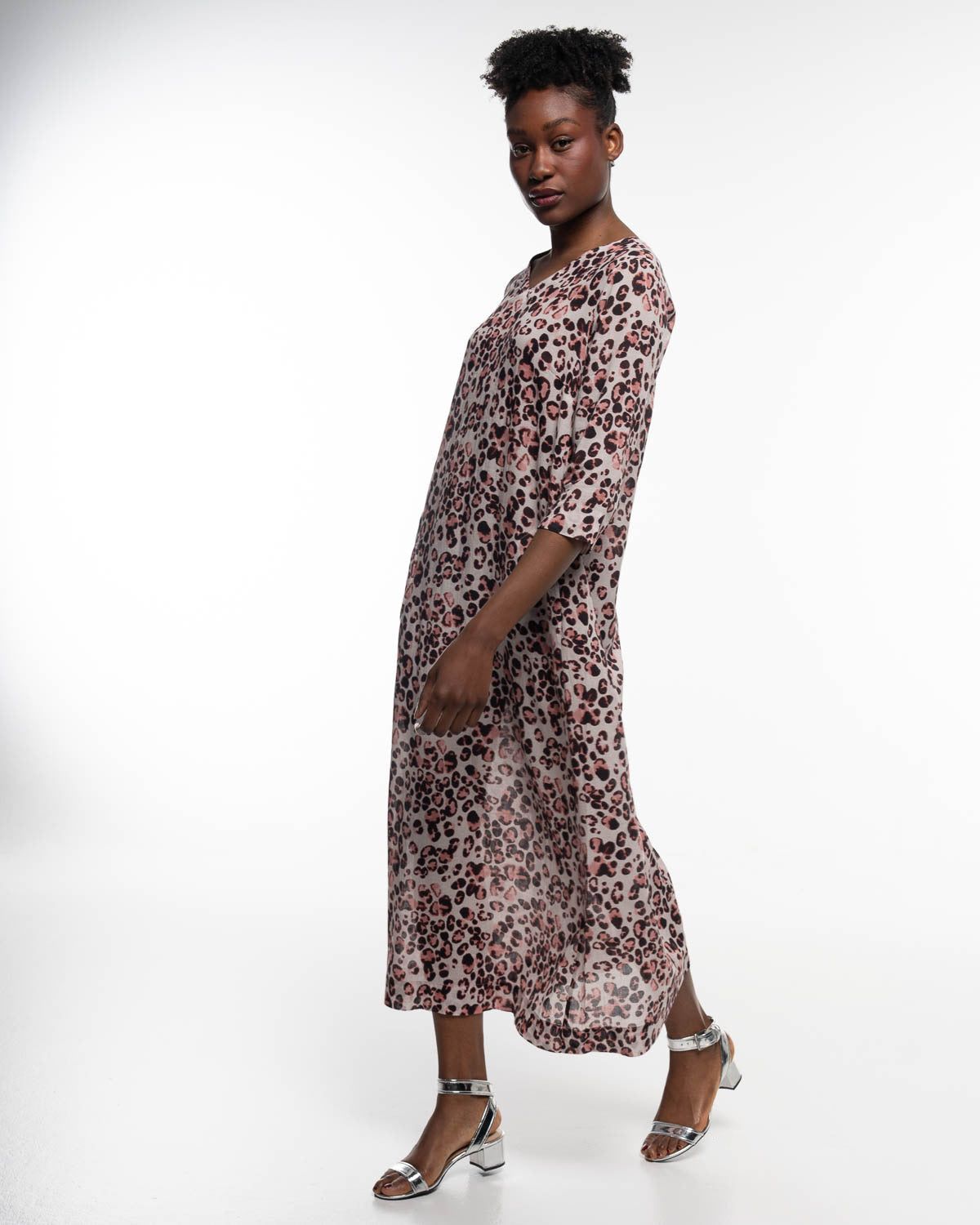 Batist Gep Maxikleid in Rose-quarz – Halbnahaufnahme #farbe_rose-quarz