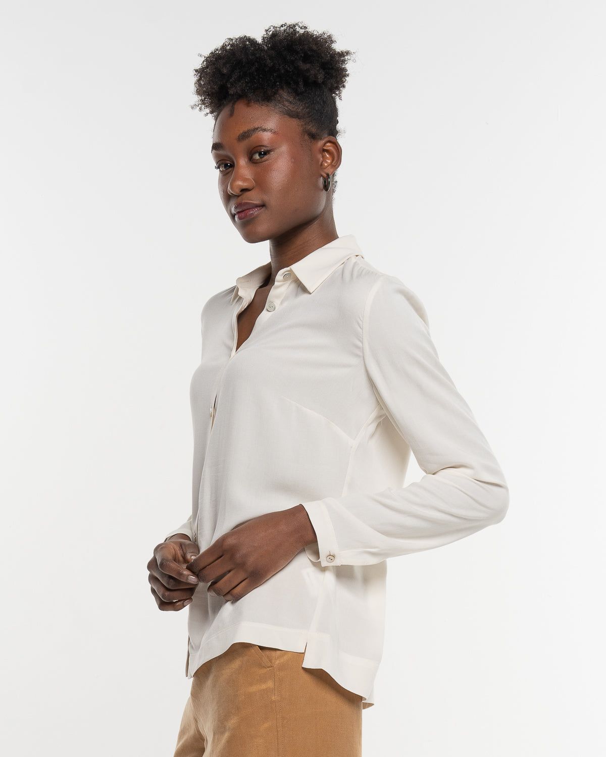 Hemdbluse – Styling-Ansicht in Off White #farbe_Off white