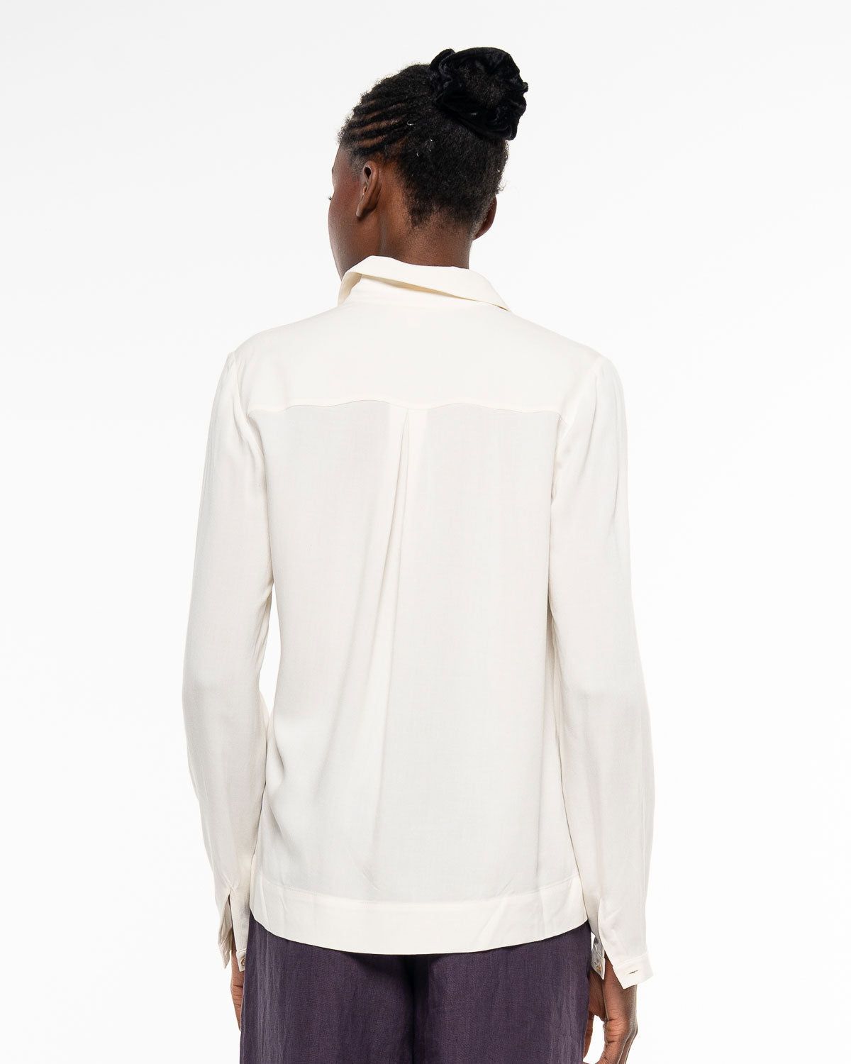 Hemdbluse in Off White – Detailansicht Stoff #farbe_Off White
