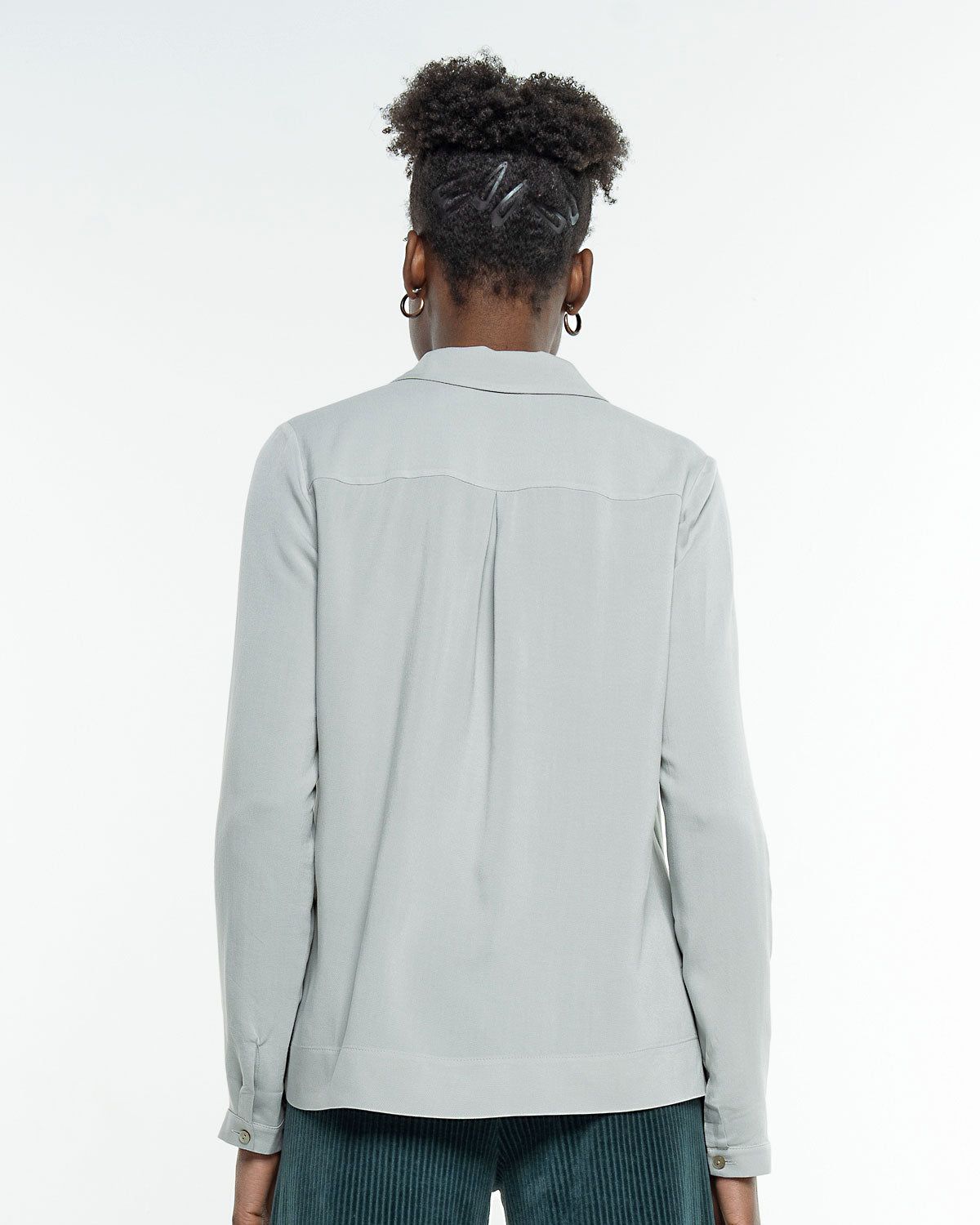 Hemdbluse in Opal – Frontansicht myloook #farbe_Opal