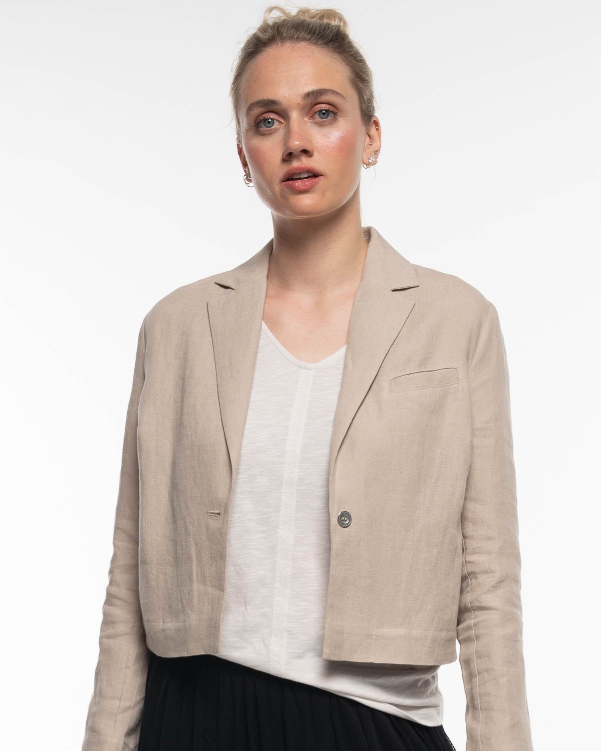Leinen Blazer in Humus – Produktbild myloook #farbe_humus
