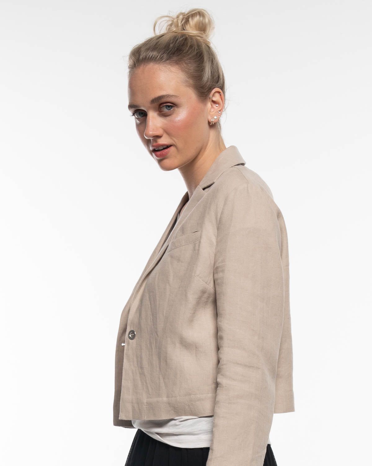 Leinen Blazer – Ansicht von vorne in Humus myloook #farbe_humus