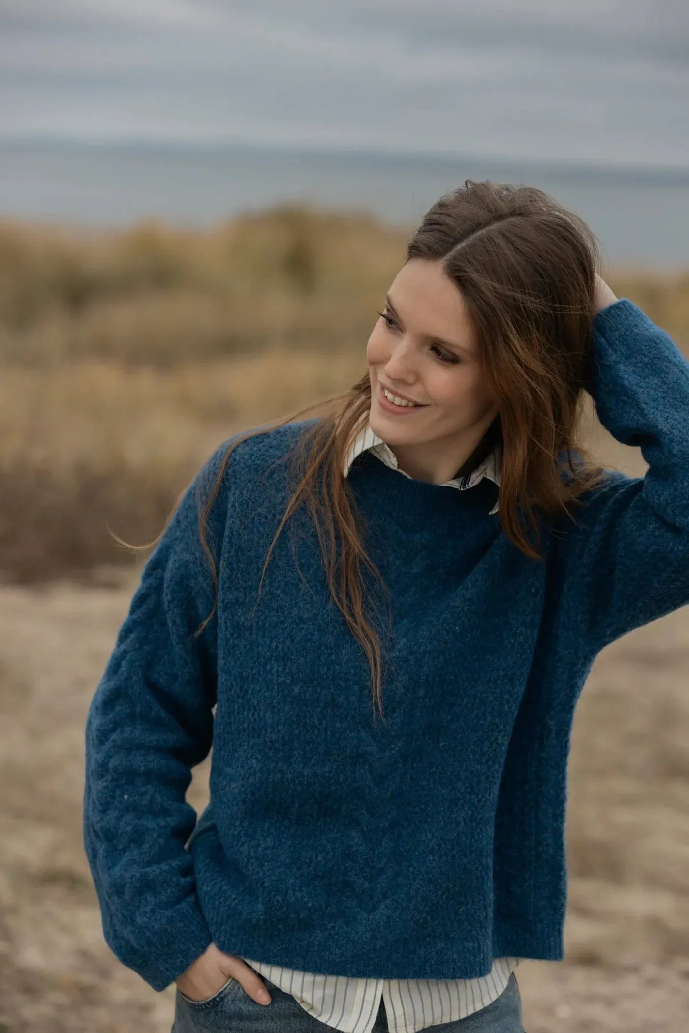 Zopfstrick Pullover in Royal Blue – Produktbild myloook #farbe_Royal Blue