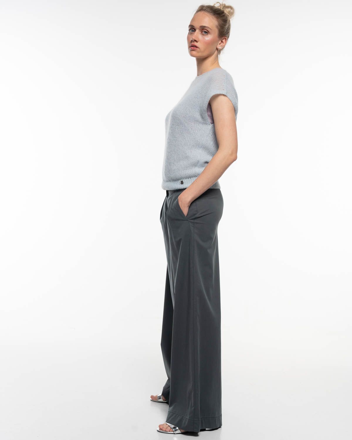 Light Pullunder in Silver Blue – Styling-Ansicht myloook #farbe_silver blue