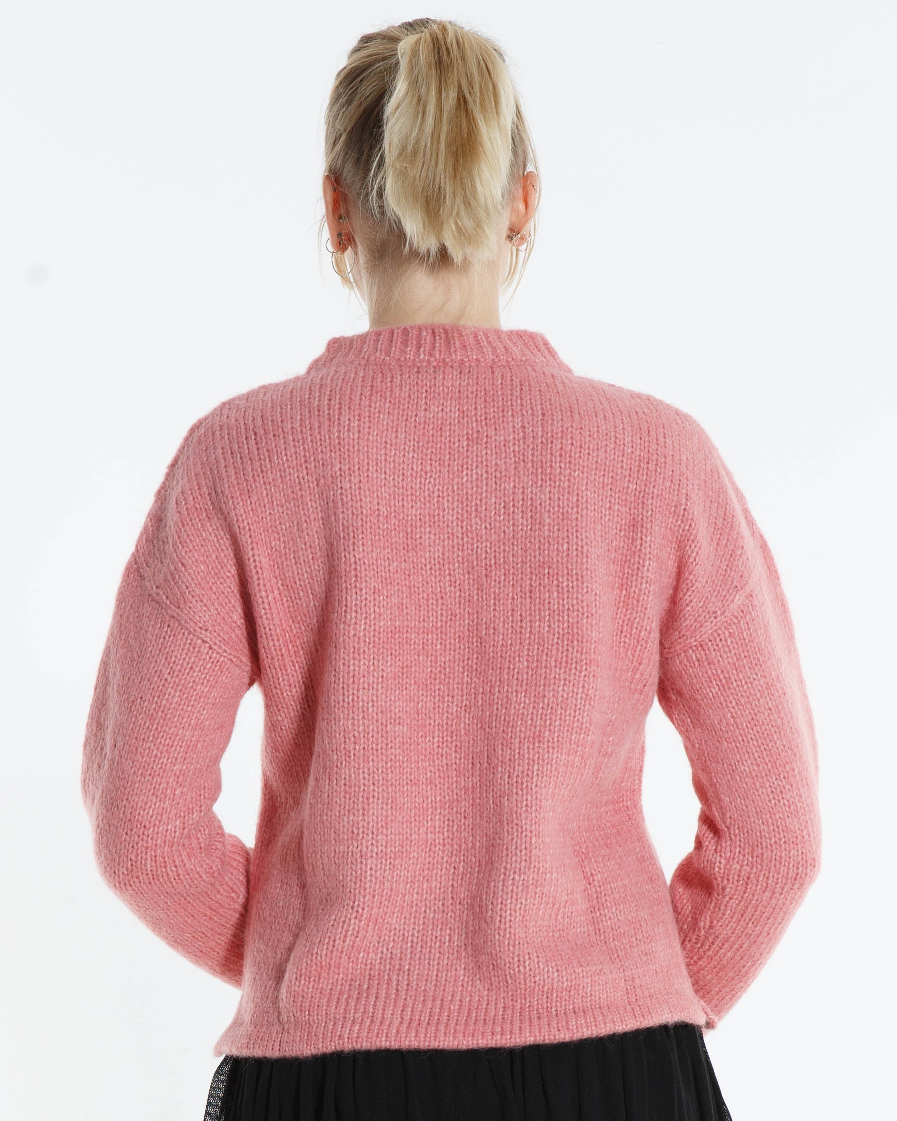 Suri V-Neck Pullover in Lachs – Ansicht von hinten #farbe_lachs