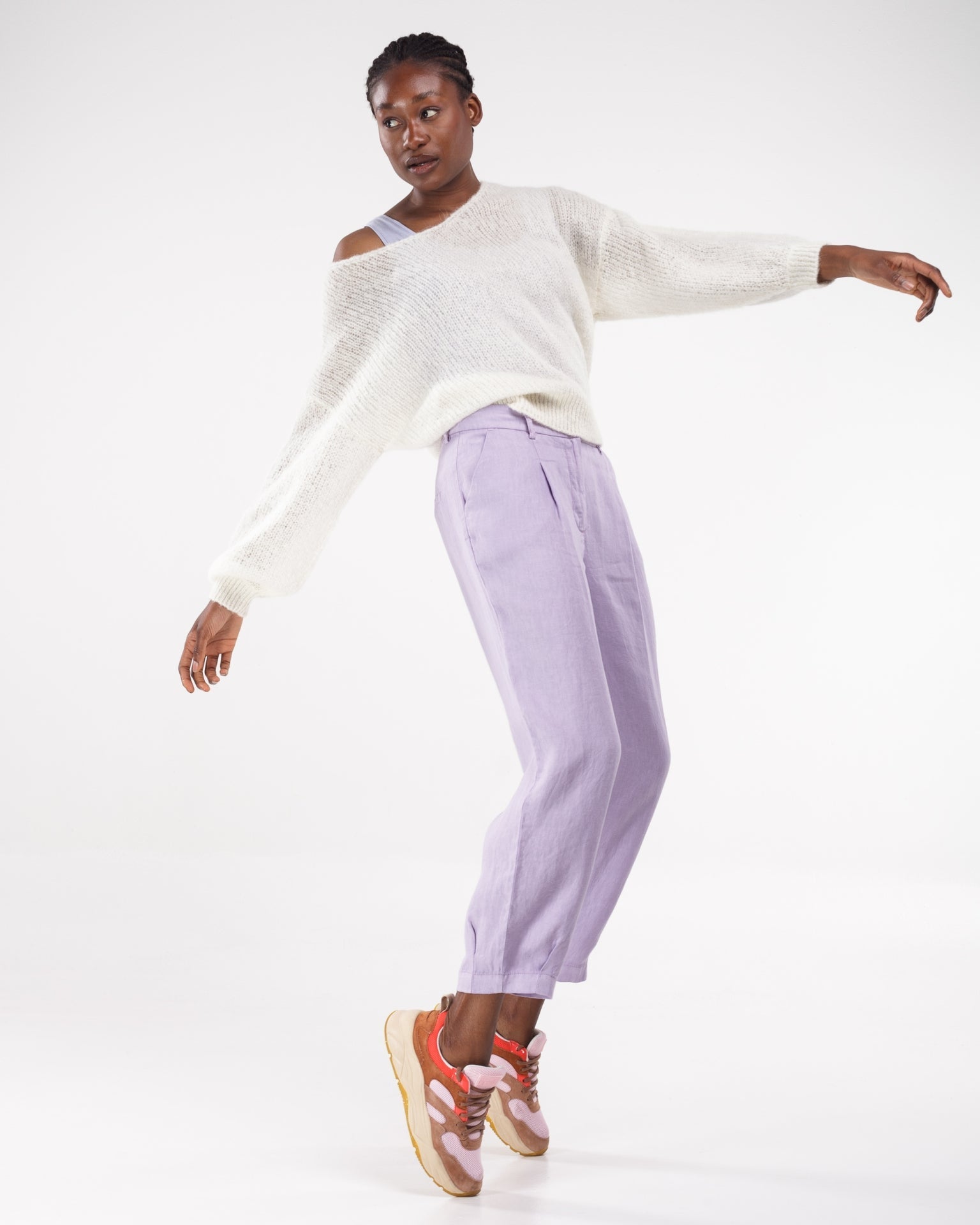 Light V-Neck Pullover in Off-white – Detailansicht Verarbeitung myloook #farbe_off-white