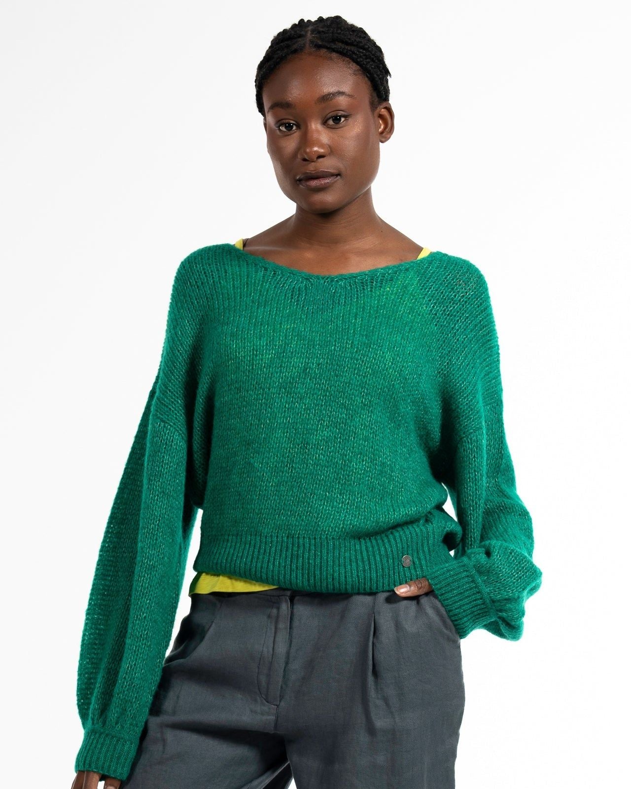 Light V-Neck Pullover – Ansicht von vorne in Smaragd #farbe_smaragd