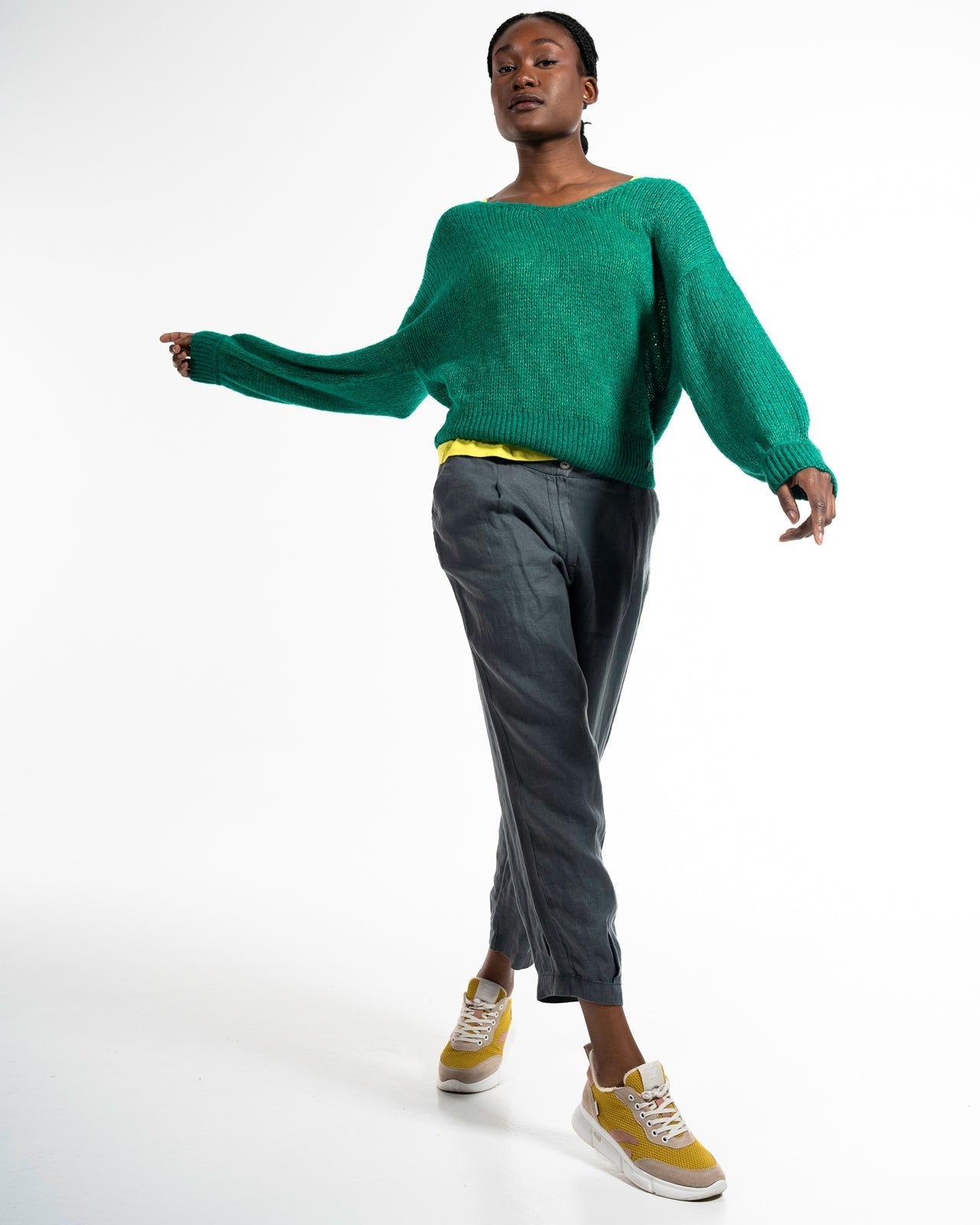 Light V-Neck Pullover in Smaragd – Halbnahaufnahme #farbe_smaragd