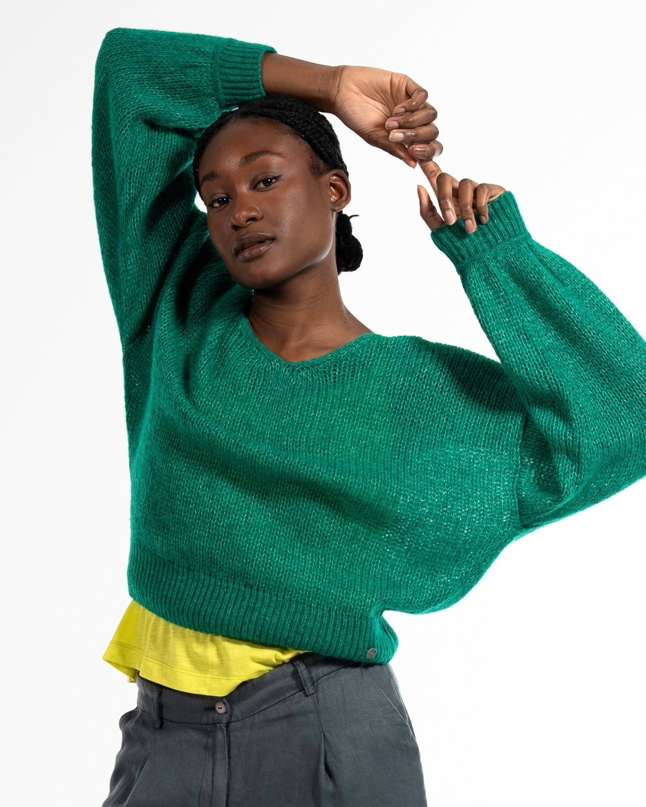 Light V-Neck Pullover in Smaragd – Vorderansicht myloook #farbe_smaragd
