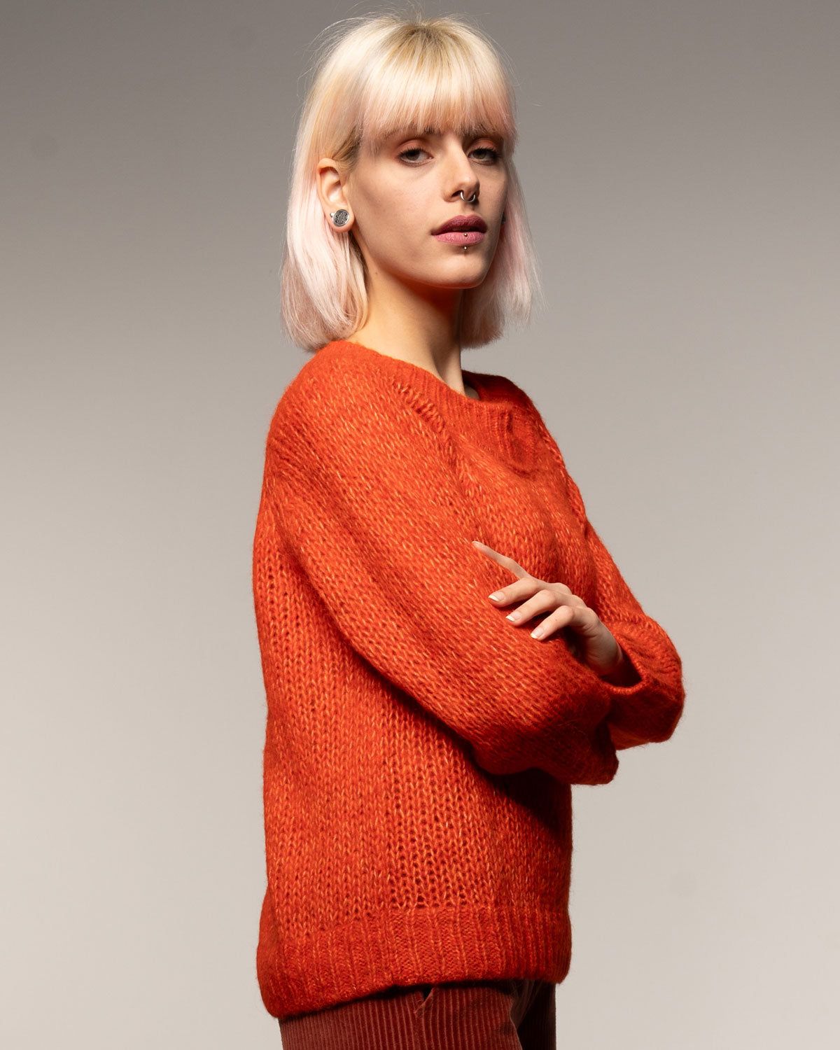 Fluffy Pullover in Jaffa – Halbnahaufnahme myloook #farbe_jaffa
