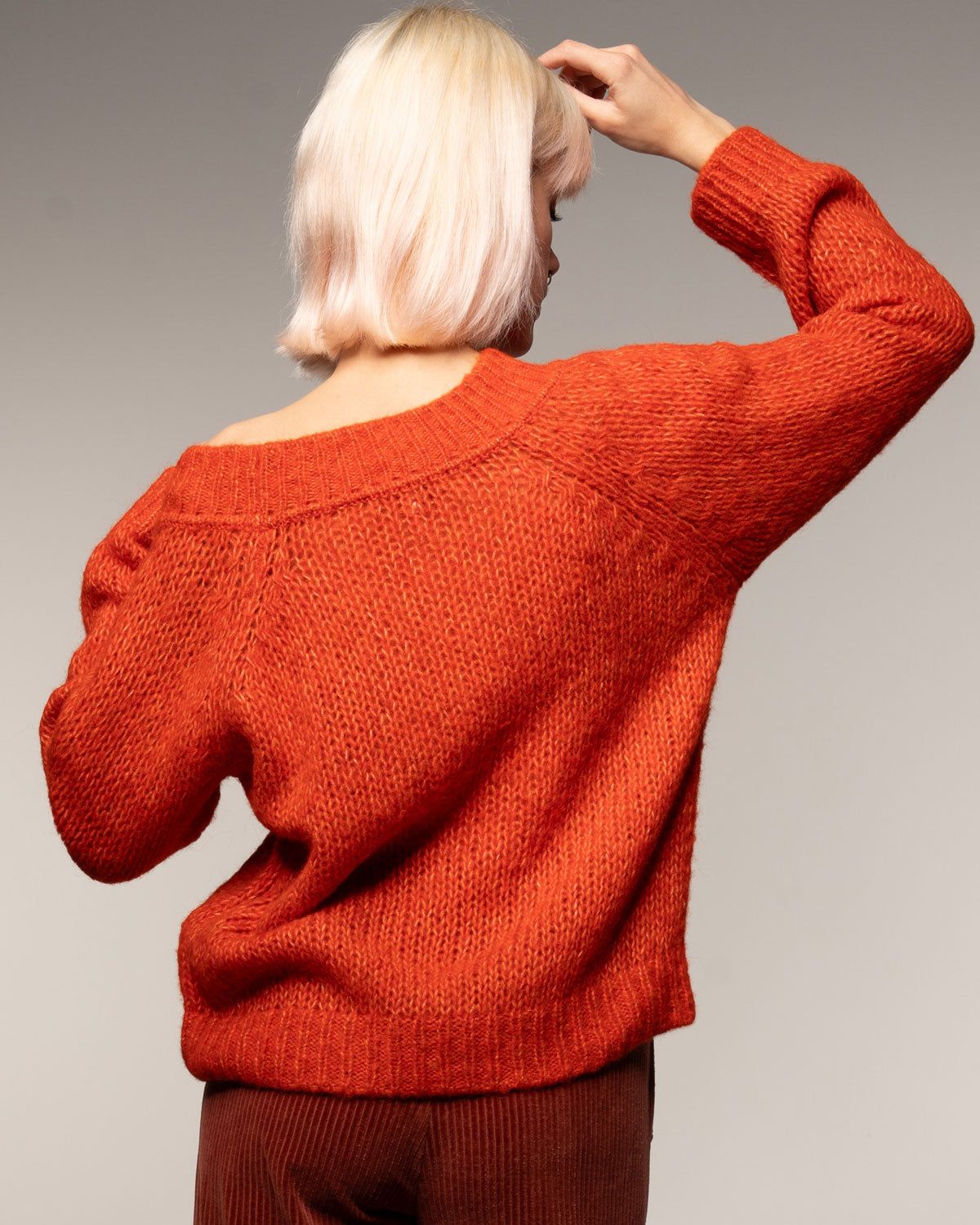 Fluffy Pullover in Jaffa – Frontansicht #farbe_jaffa