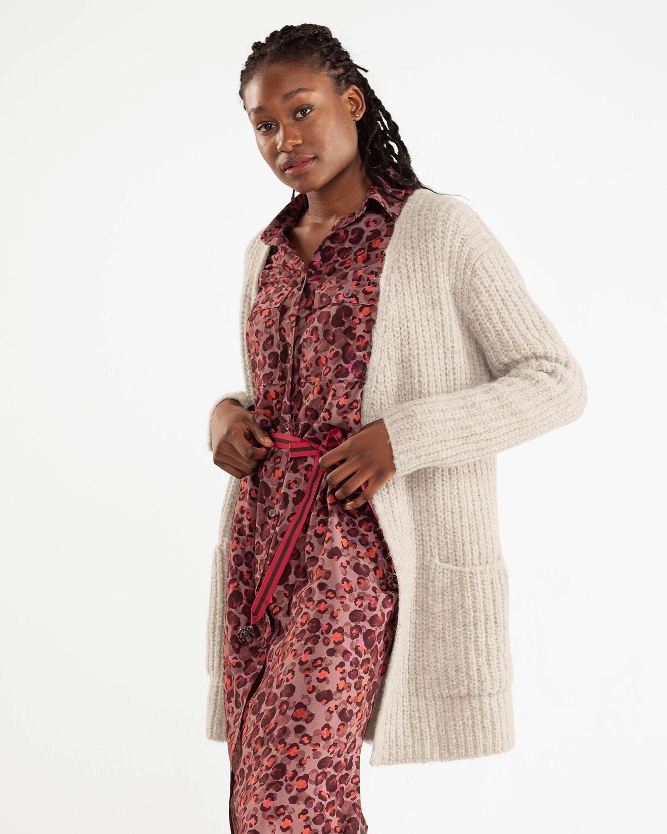 Suri Jacke - Long Cardigan in Ecru – Detailansicht myloook #farbe_ecru