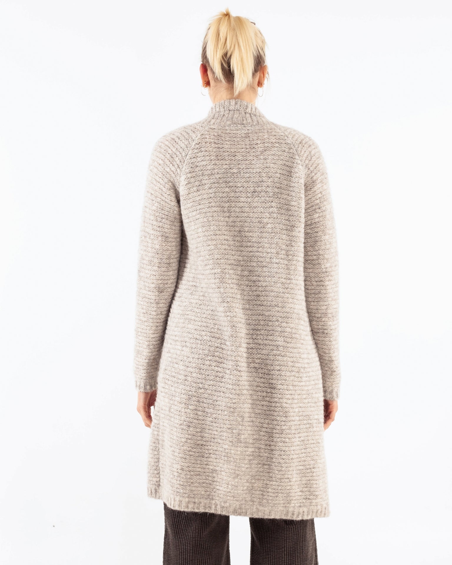 Light Raglan Coat – Nahaufnahme in Ecru #farbe_ecru