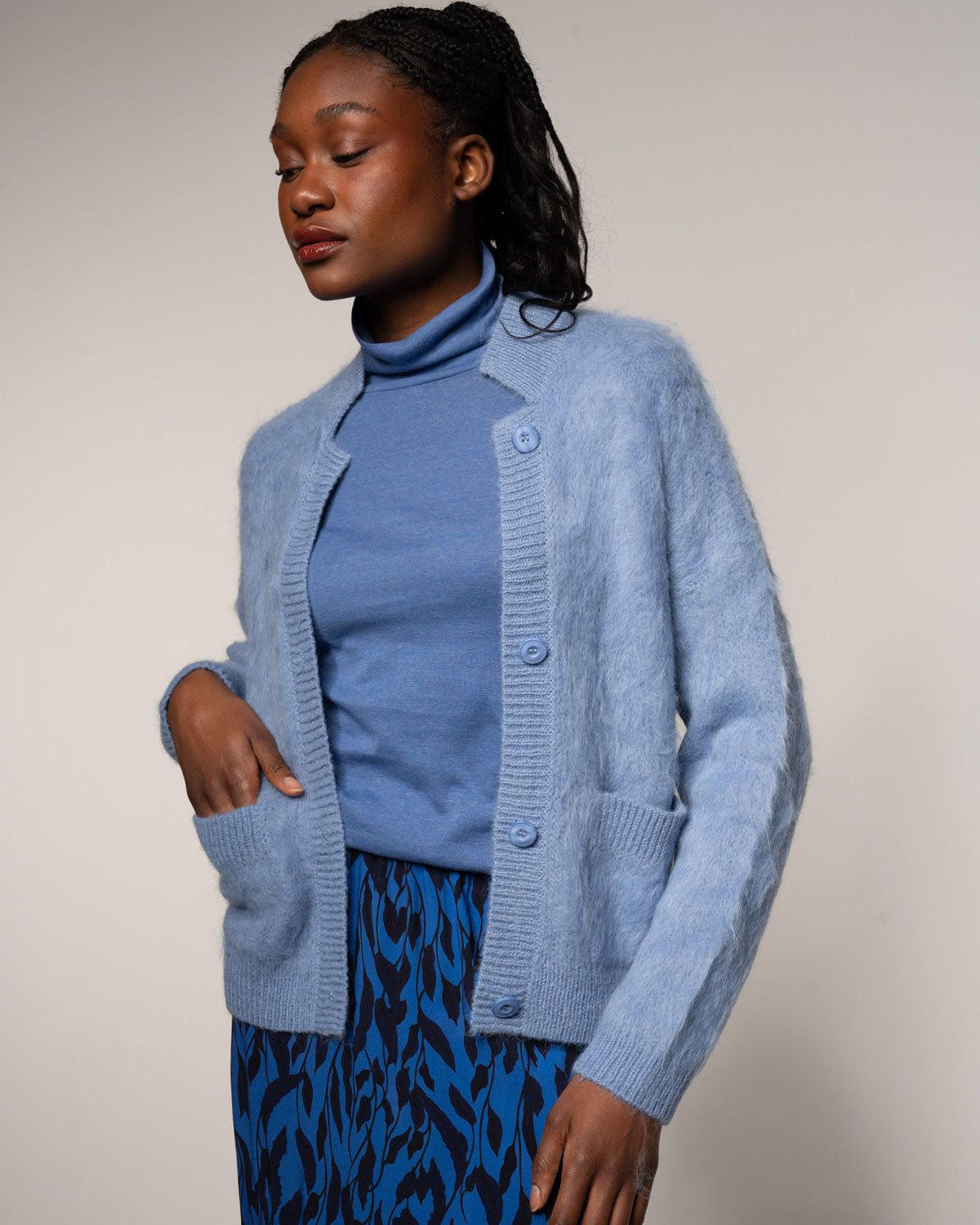 Brushed Jacket in Bleu – Nahaufnahme myloook #farbe_bleu