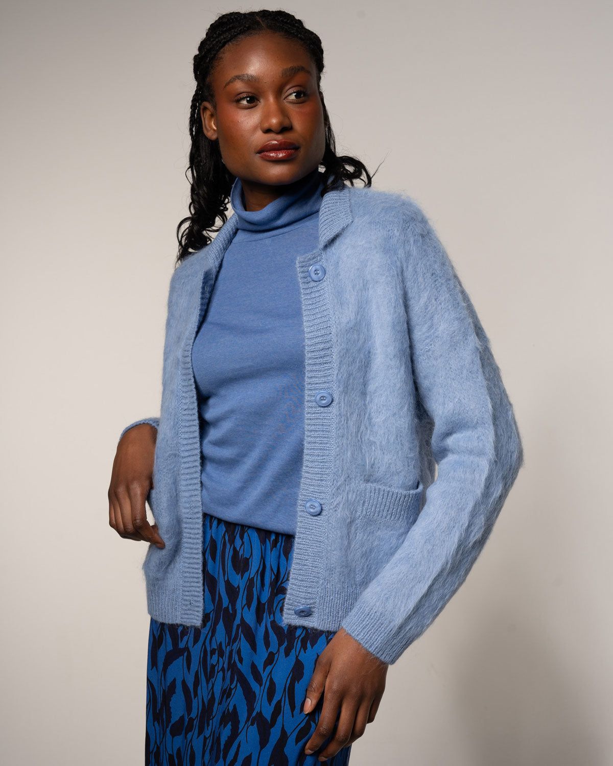Brushed Jacket – Rückansicht in Bleu #farbe_bleu
