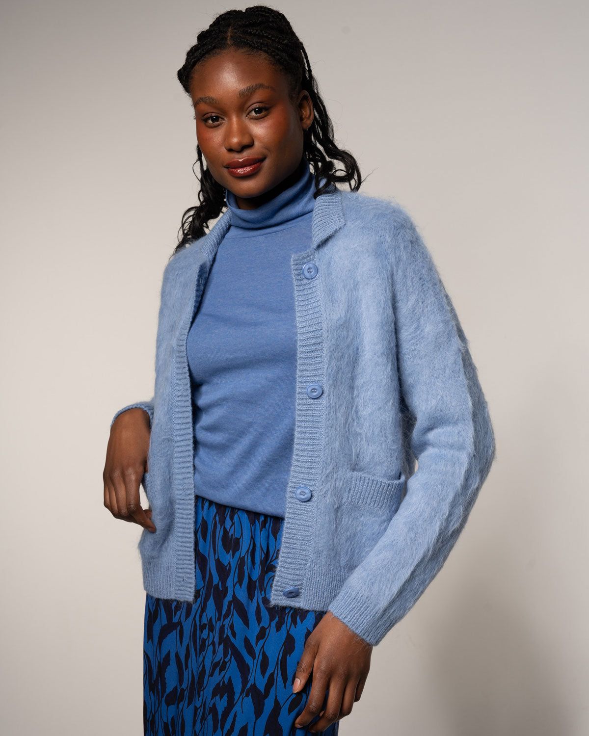 Brushed Jacket in Bleu – Ansicht von hinten #farbe_bleu
