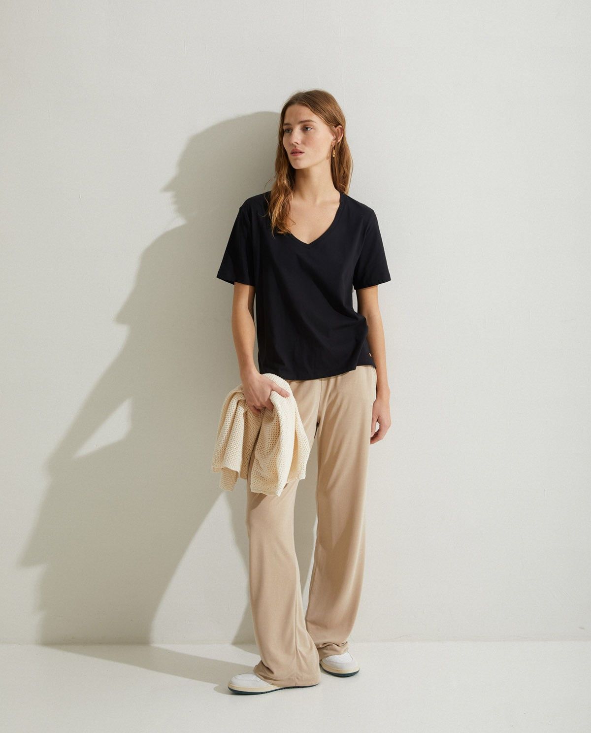 Hose fließend – Detailansicht in Beige #farbe_beige