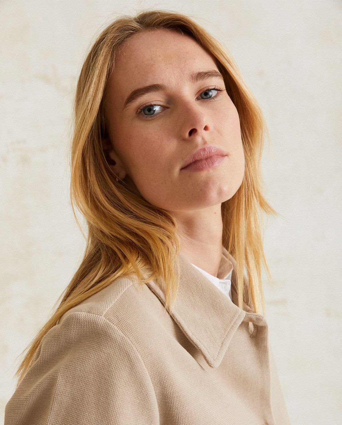 kurze Jacke – Ansicht von vorne in Beige myloook #farbe_beige