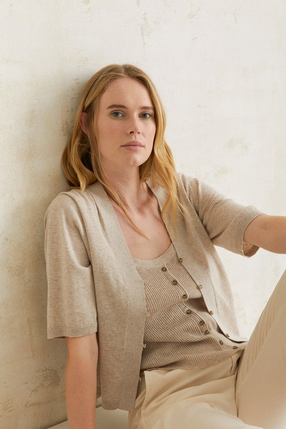 Kurzarm-Cardigan – Ansicht von hinten in Beige #farbe_beige