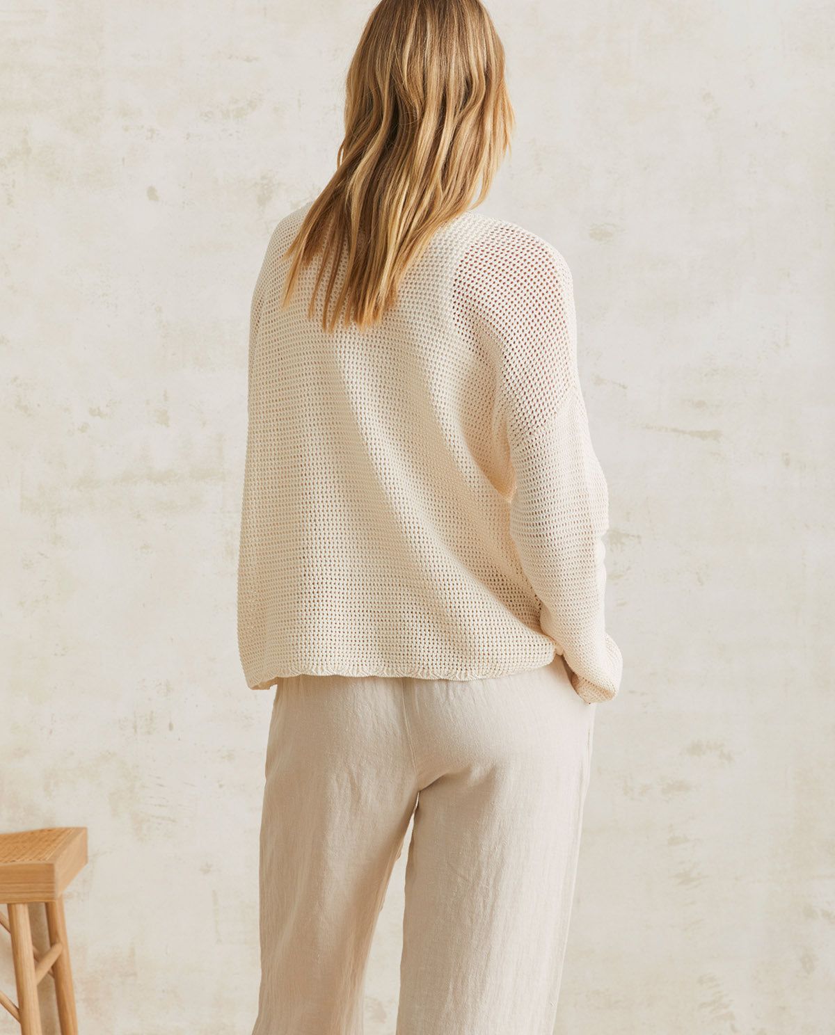 Pointelette-Baumwollpullover in Natur – Detailansicht Stoff myloook #farbe_natur