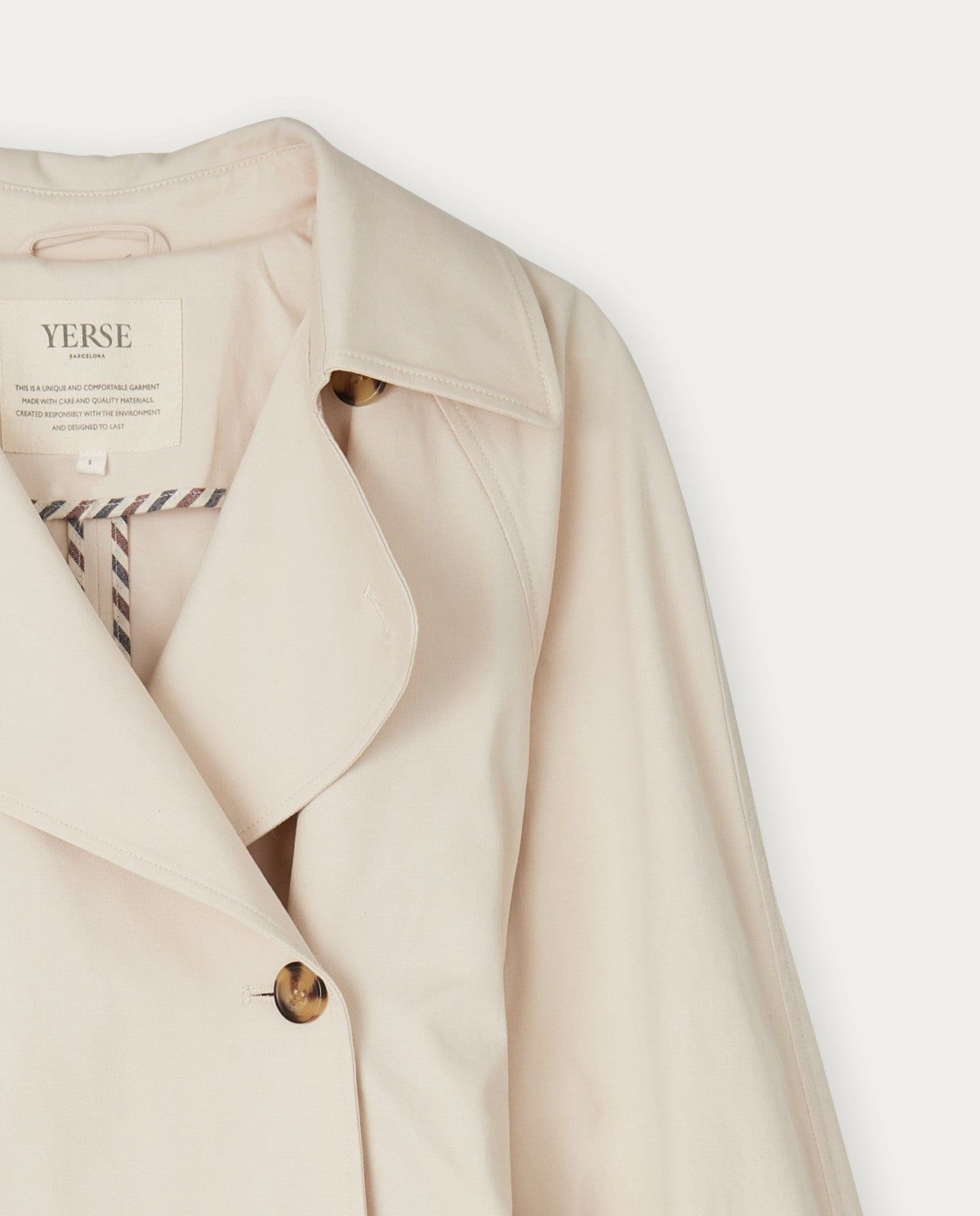 Trenchcoat kurz in Natur – Detailansicht #farbe_natur
