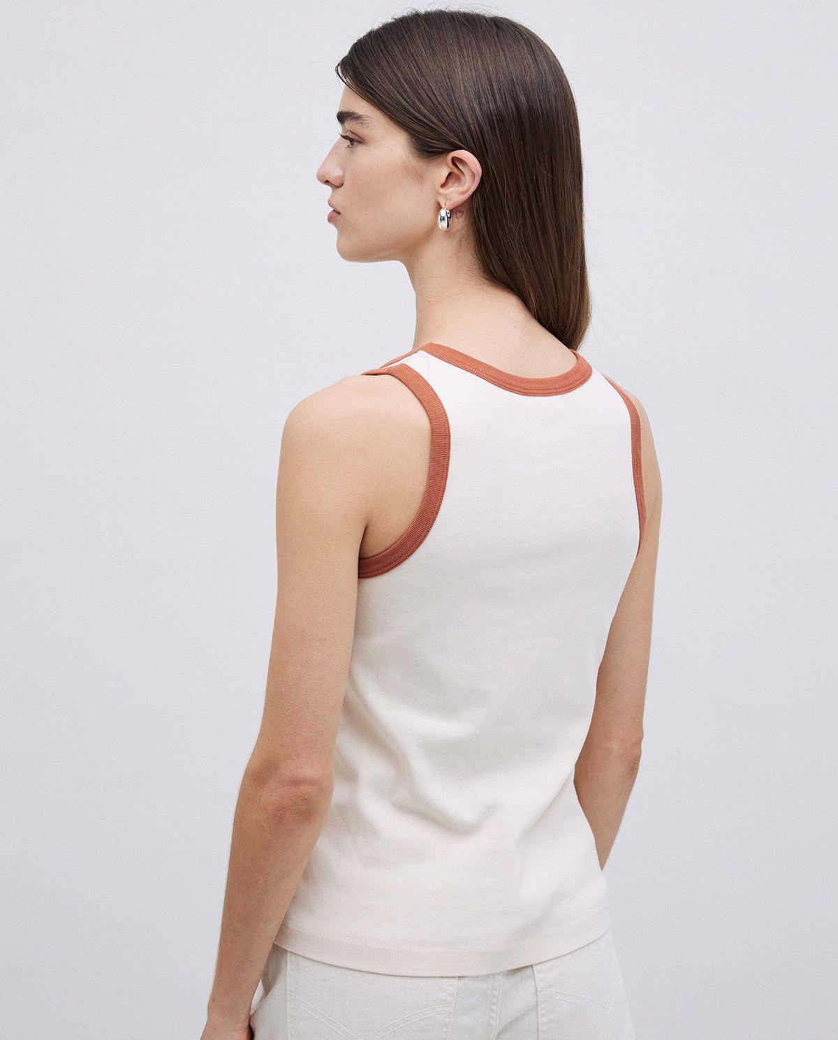 Ecrufarbenes Top in Ecru – Halbnahaufnahme #farbe_ecru