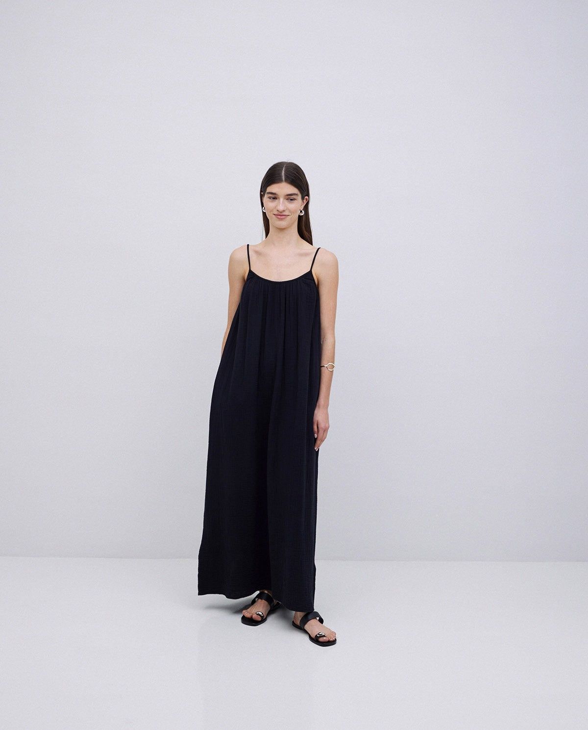 Luftiges Musselin-Maxikleid in Schwarz – Detailaufnahme #farbe_schwarz