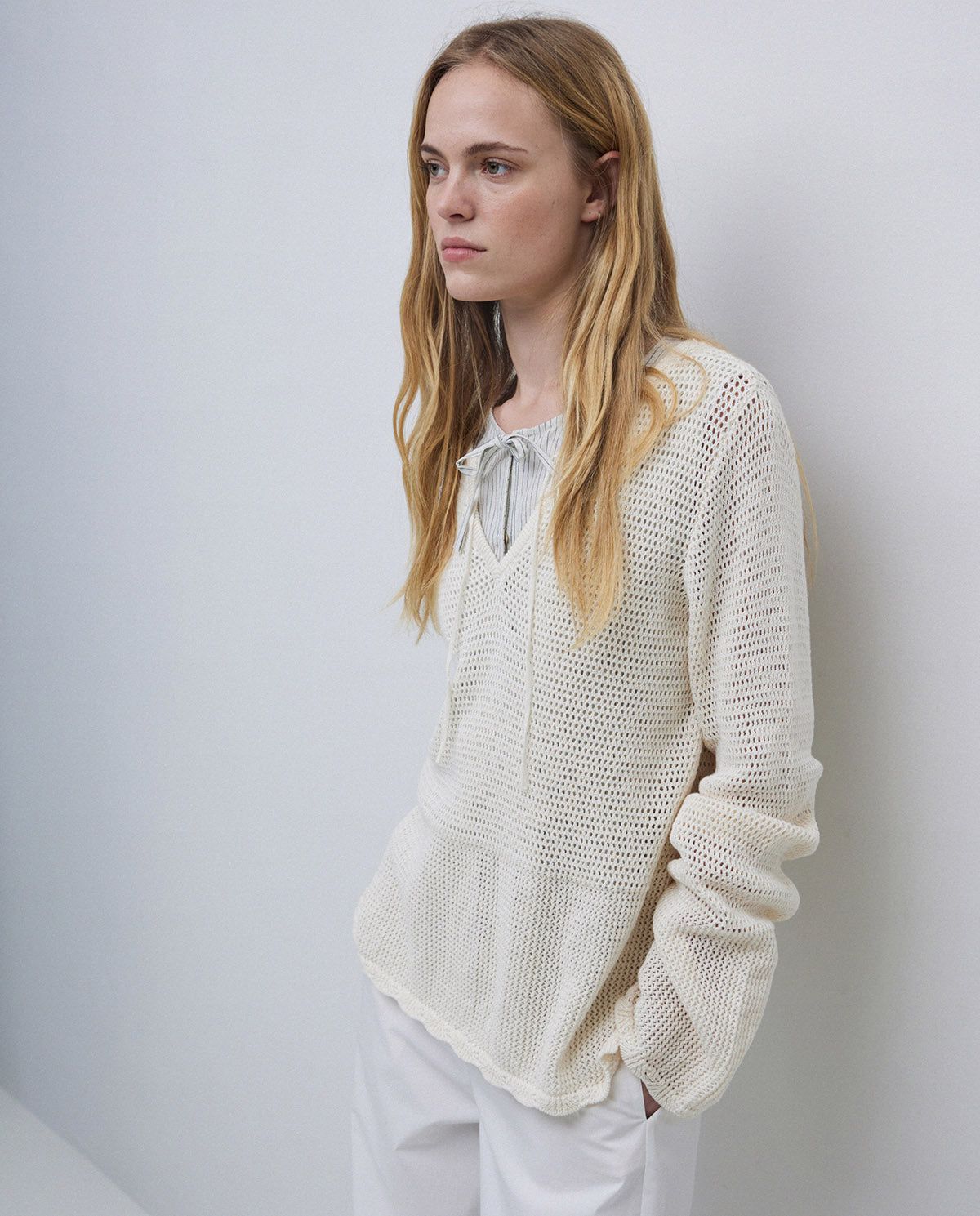 Leichter Strickpullover in Off White – Seitenansicht #farbe_off white