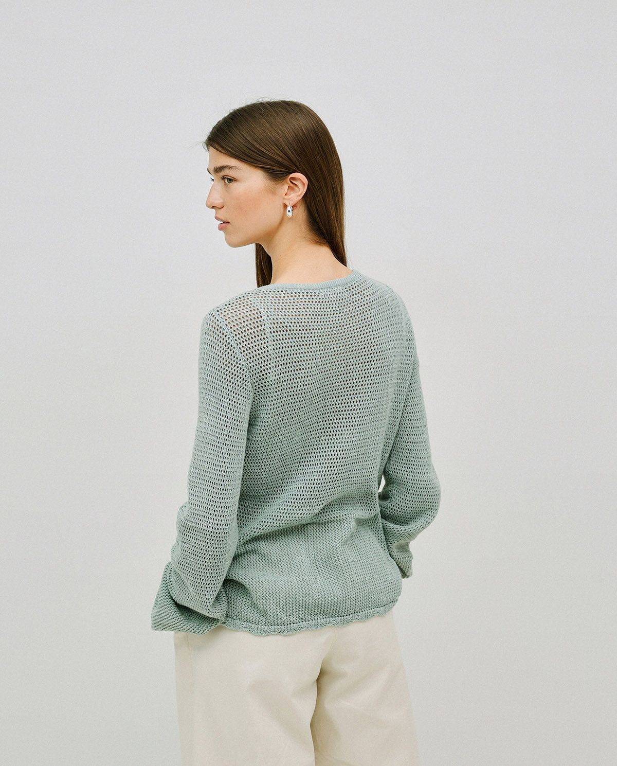 Leichter Strickpullover in Light Green – Ganzkörperansicht myloook #farbe_light green