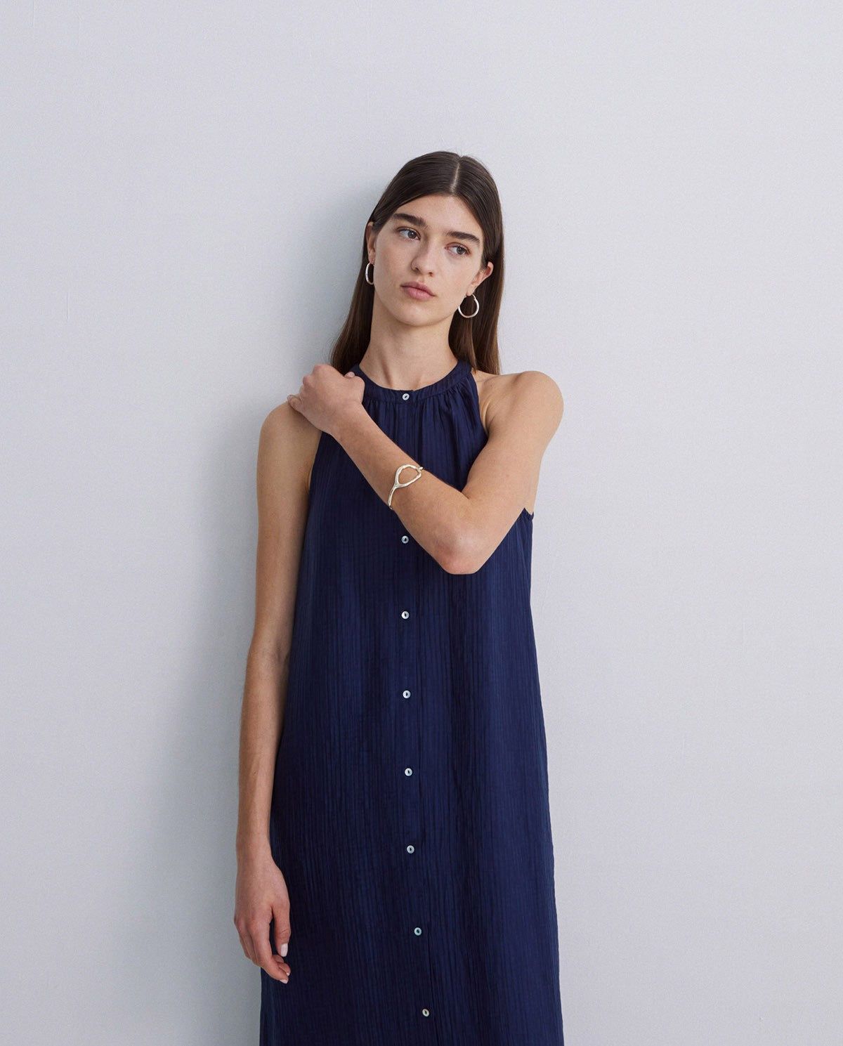 Neckholder Kleid – Rückansicht in Marineblau myloook #farbe_marineblau