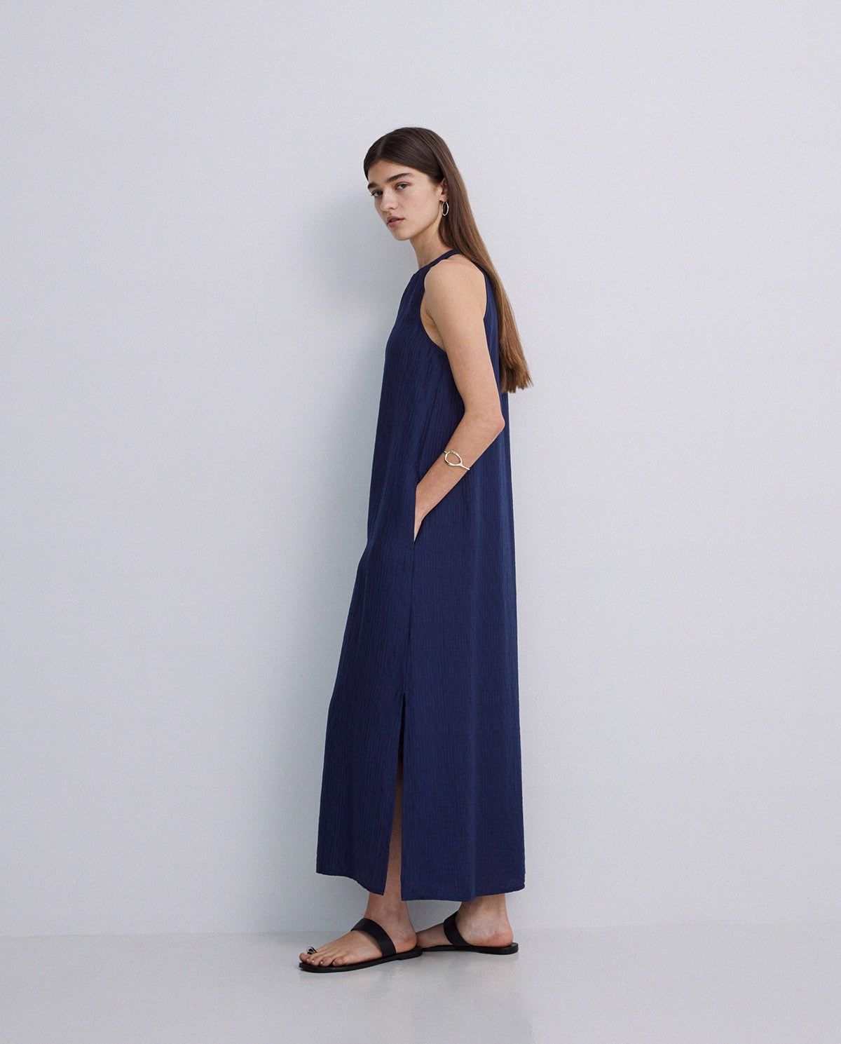 Neckholder Kleid in Marineblau – Seitenansicht #farbe_marineblau
