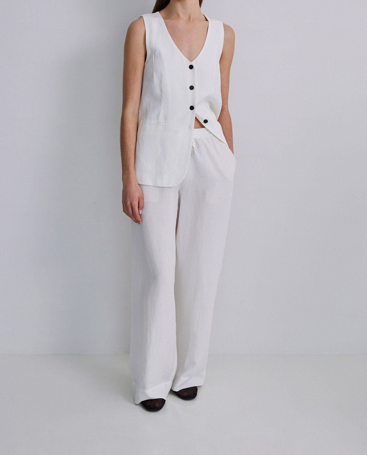 Hose aus Leinen-Tencel Mix in Ecru – Detailansicht Stoff myloook #farbe_ecru