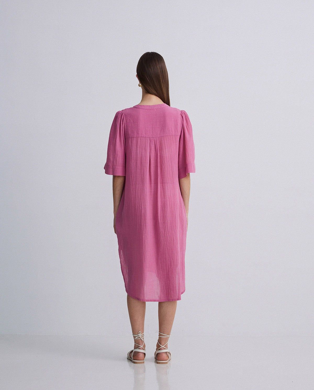 Kurzes Musselin-Kleid in Rosa – Rückansicht #Farbe_Rosa